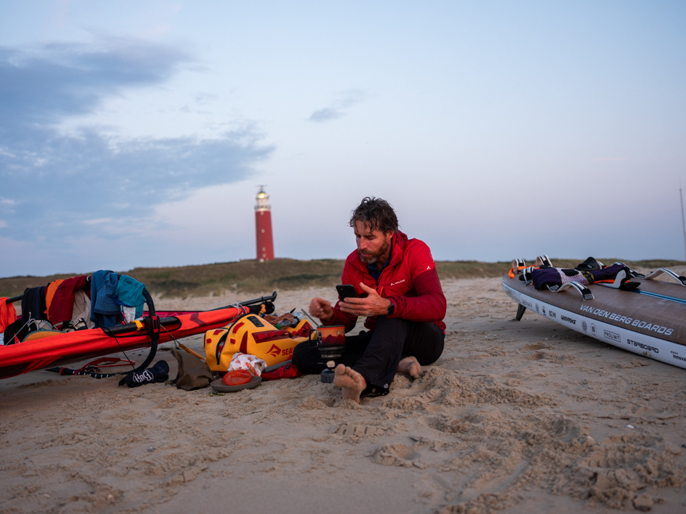 Na 17 uur surfen aangekomen op Texel