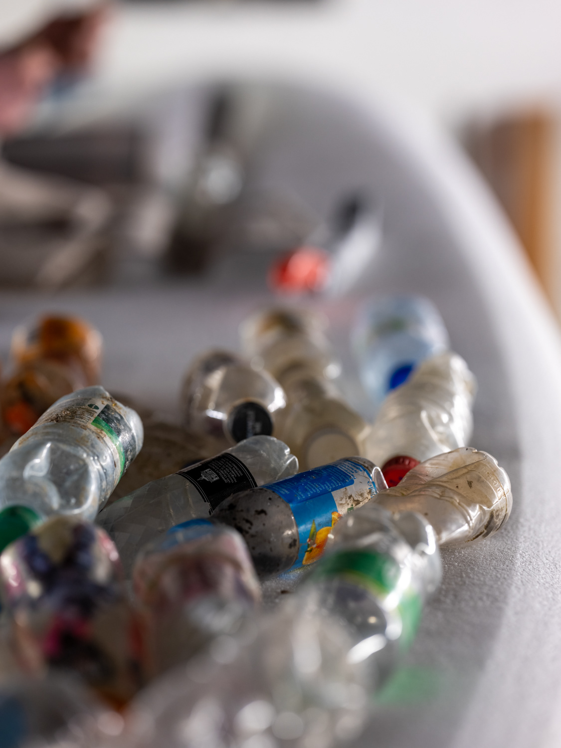 Zwerfplastic uit Londen gaat verwerkt worden, van den Berg Surf, Hoorn
