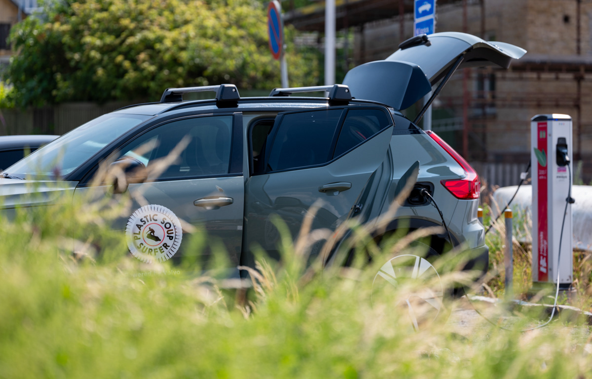 met de elektrische Volvo achter Merijn aan in Zweden