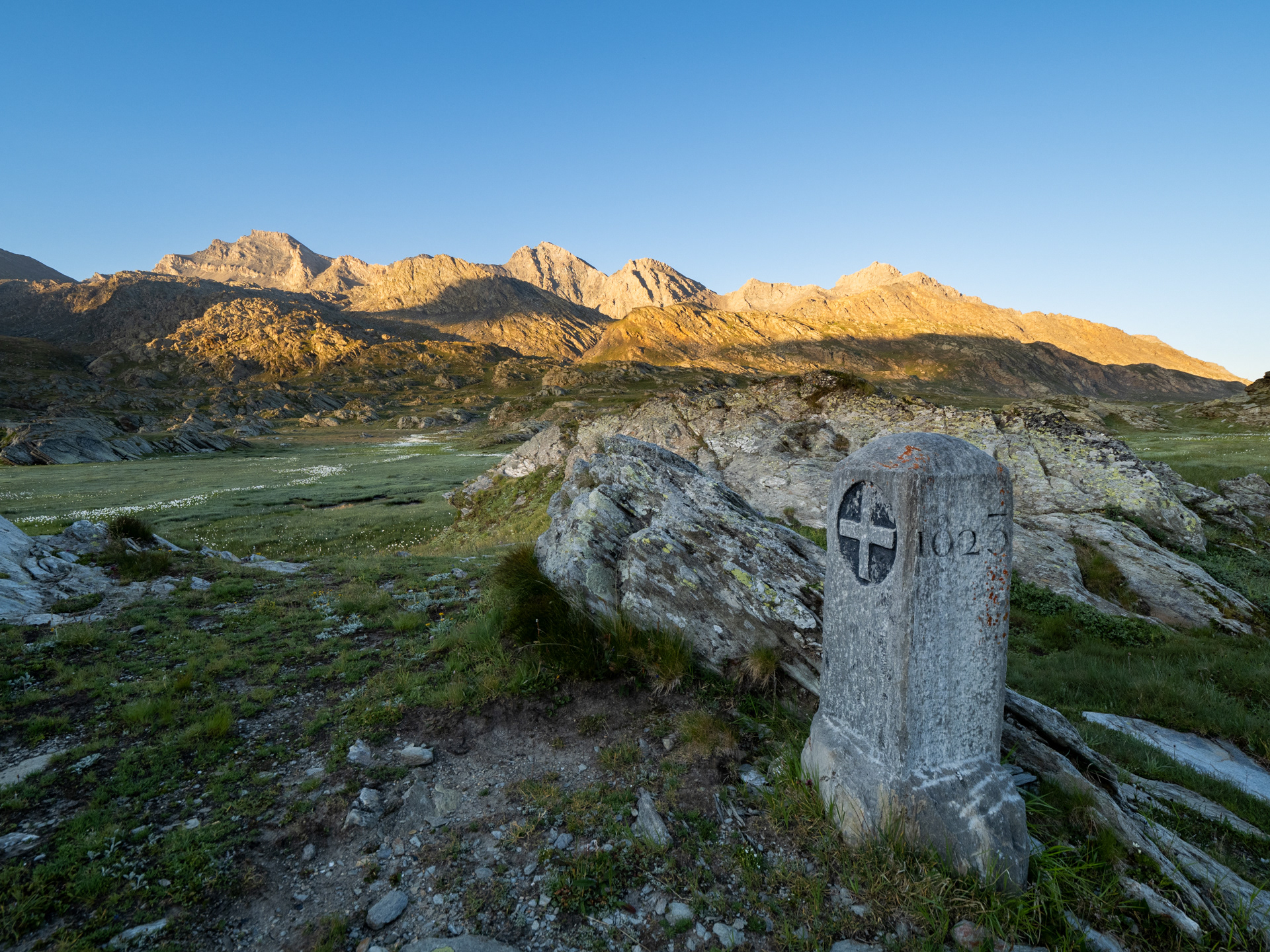 I monti Salza e Mongioia all'Alba oltre il Col Longet