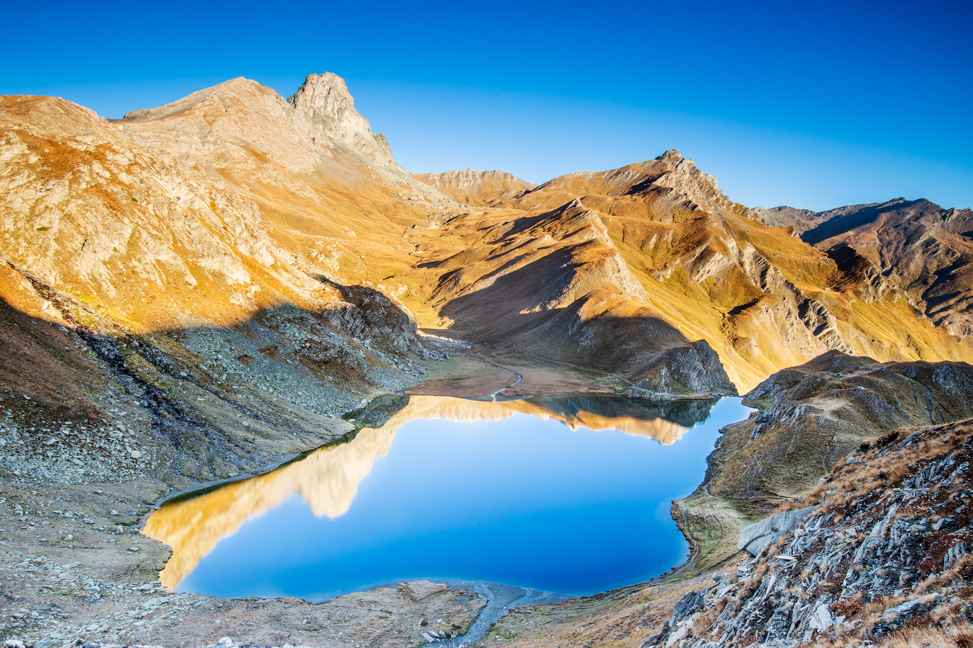 Il Lago Bleu e Roc la Niera all'alba