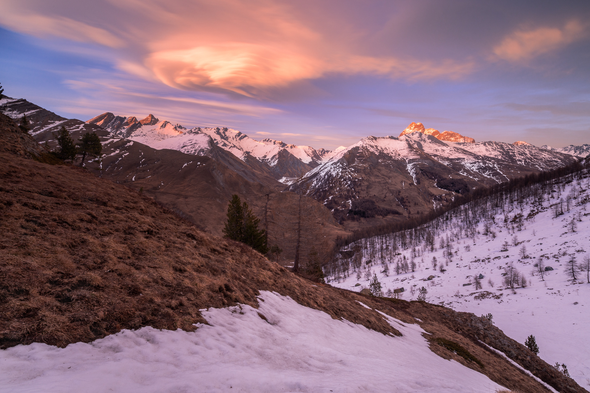 Strane nuvole al tramonto sul Monviso