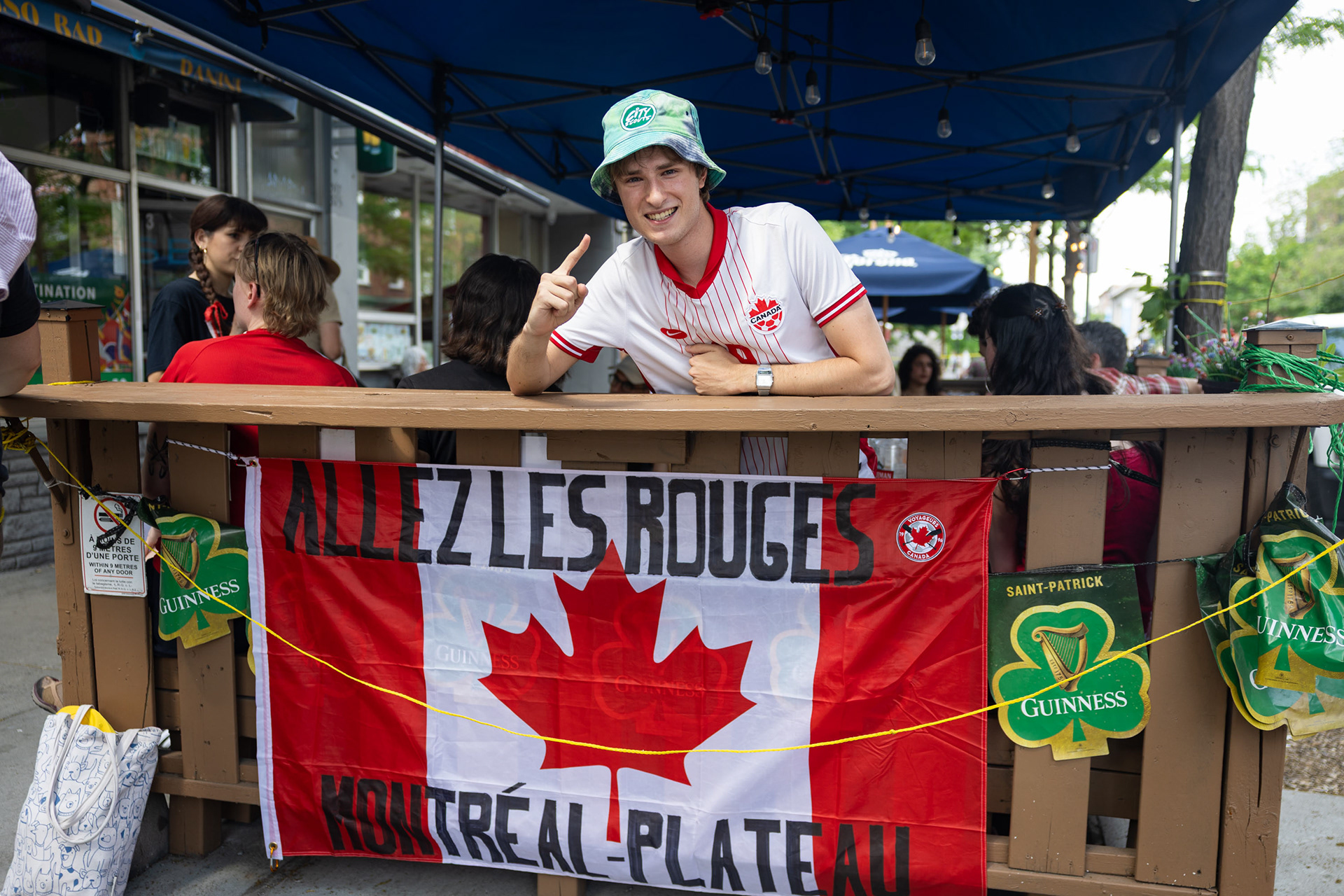 Ambiance dans le bar Bruno sport bar, qui diffusait le premier match de la Coupe du monde impliquant le Canada contre la Bosnie, 2026.