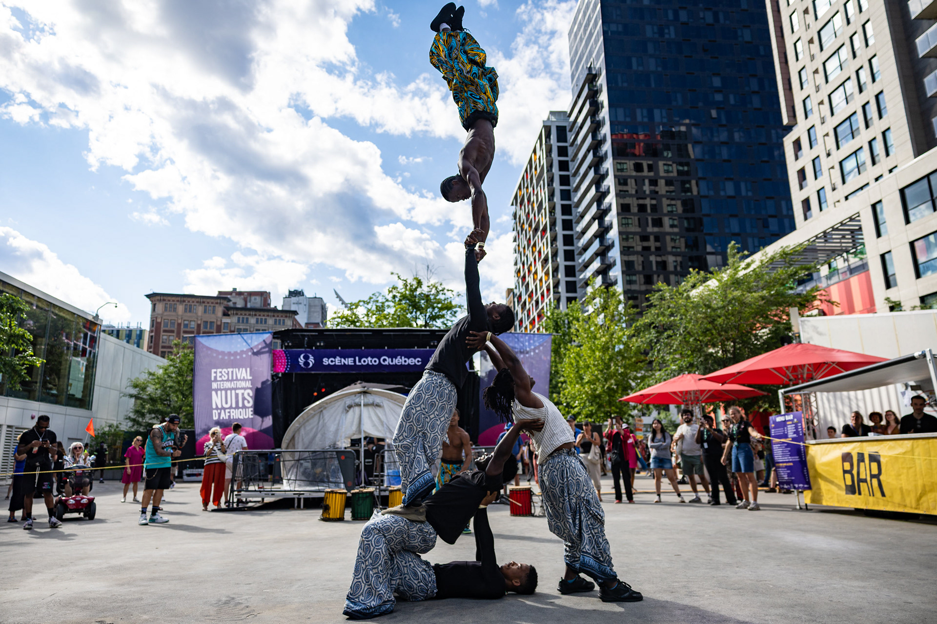 Pyramide humaines au festival Nuits d'Afriques, 2026.