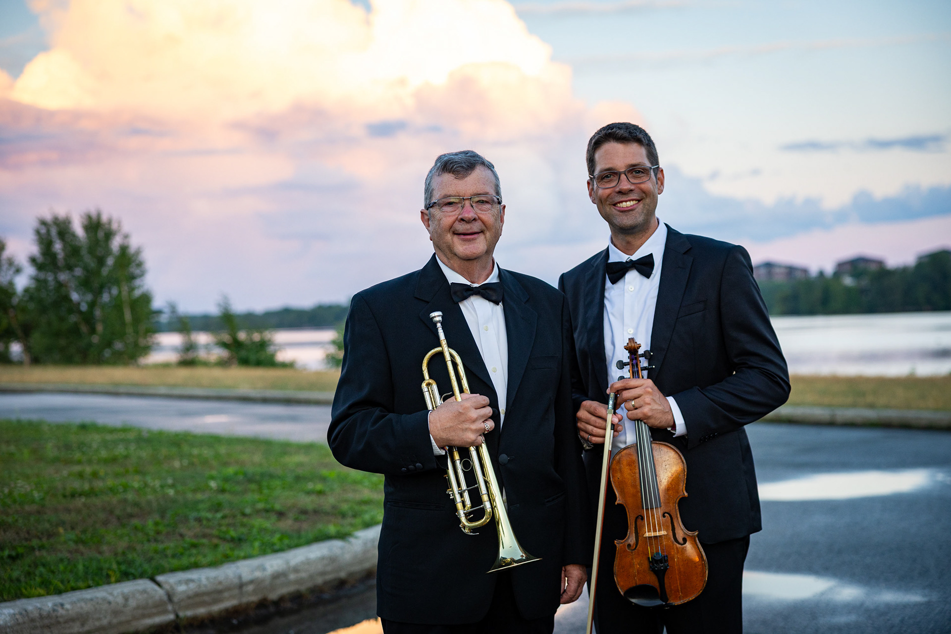Jean-Luc et son père, membres de l'orchestre de Richard Desjardins Symphonique, 2026. 