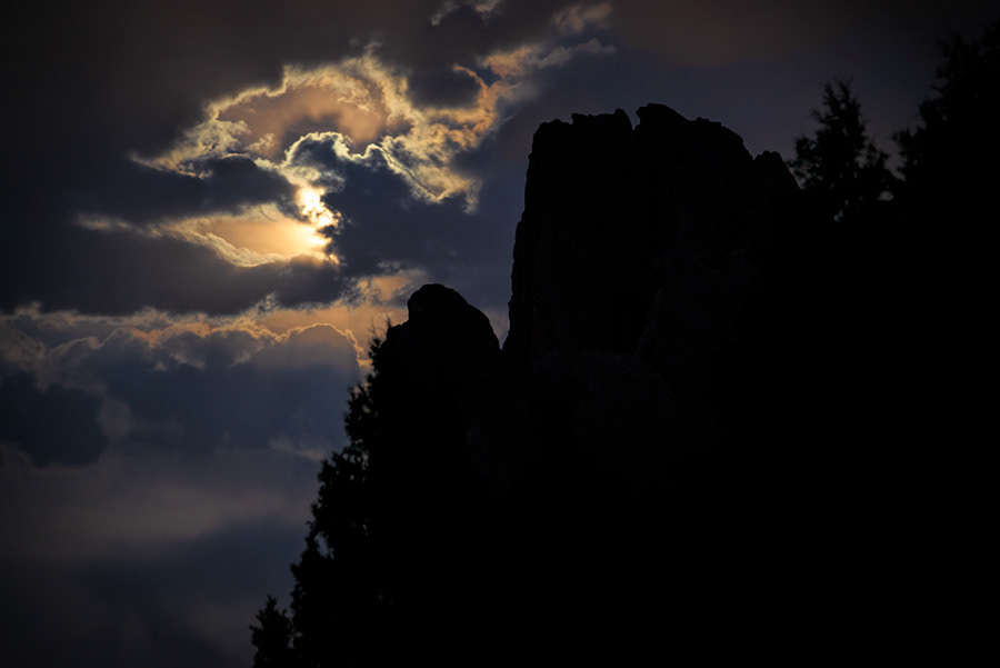 Clouds break on Scorpio Moon