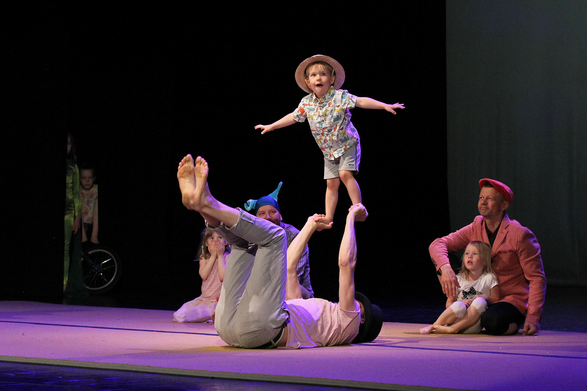 Tsirkusestuudio Folie, Maasikapidu