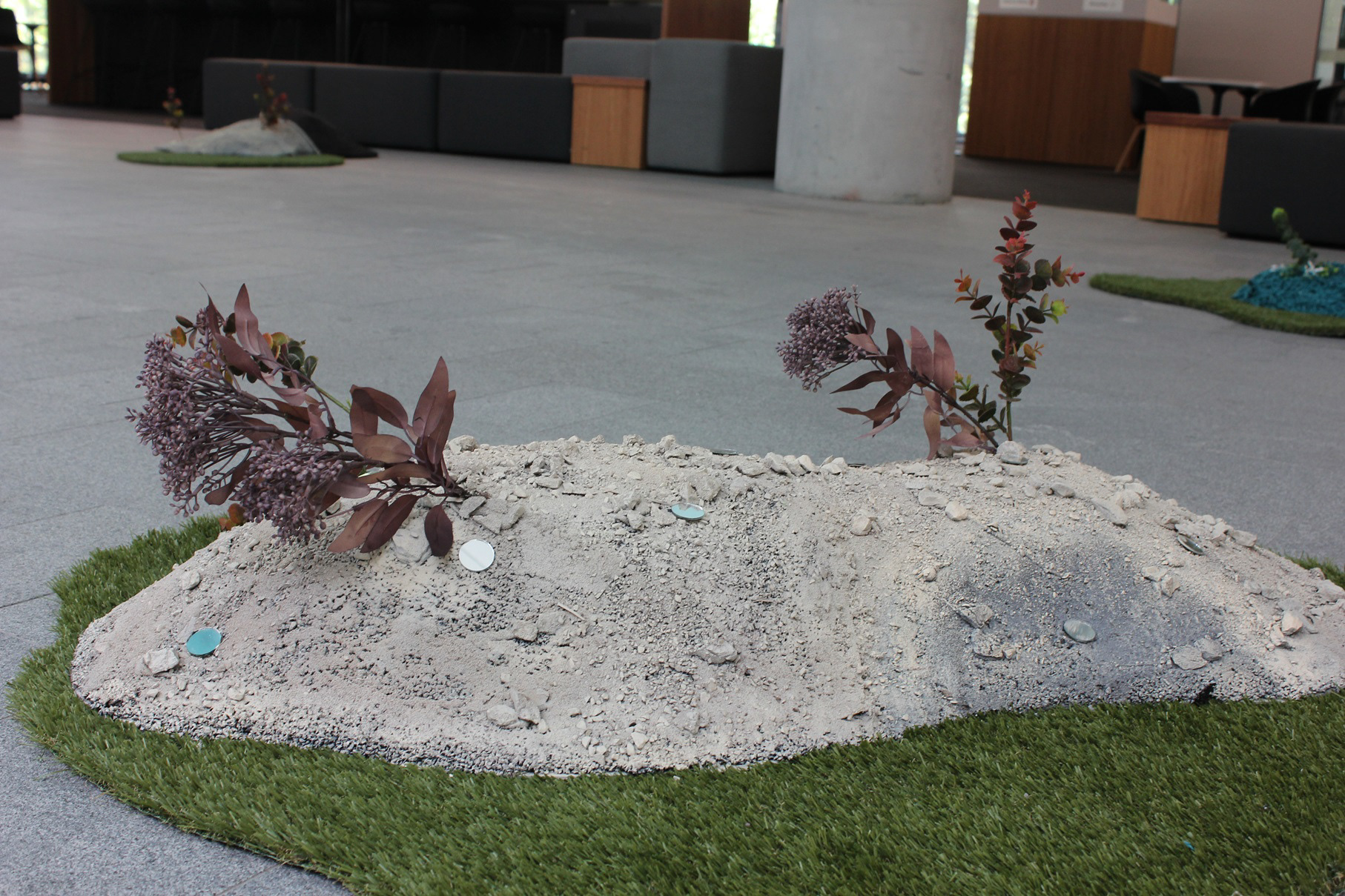 (2022). Sculpture for The Mirror Sphere. [Wetpour, sand, mirrors, faux plants].