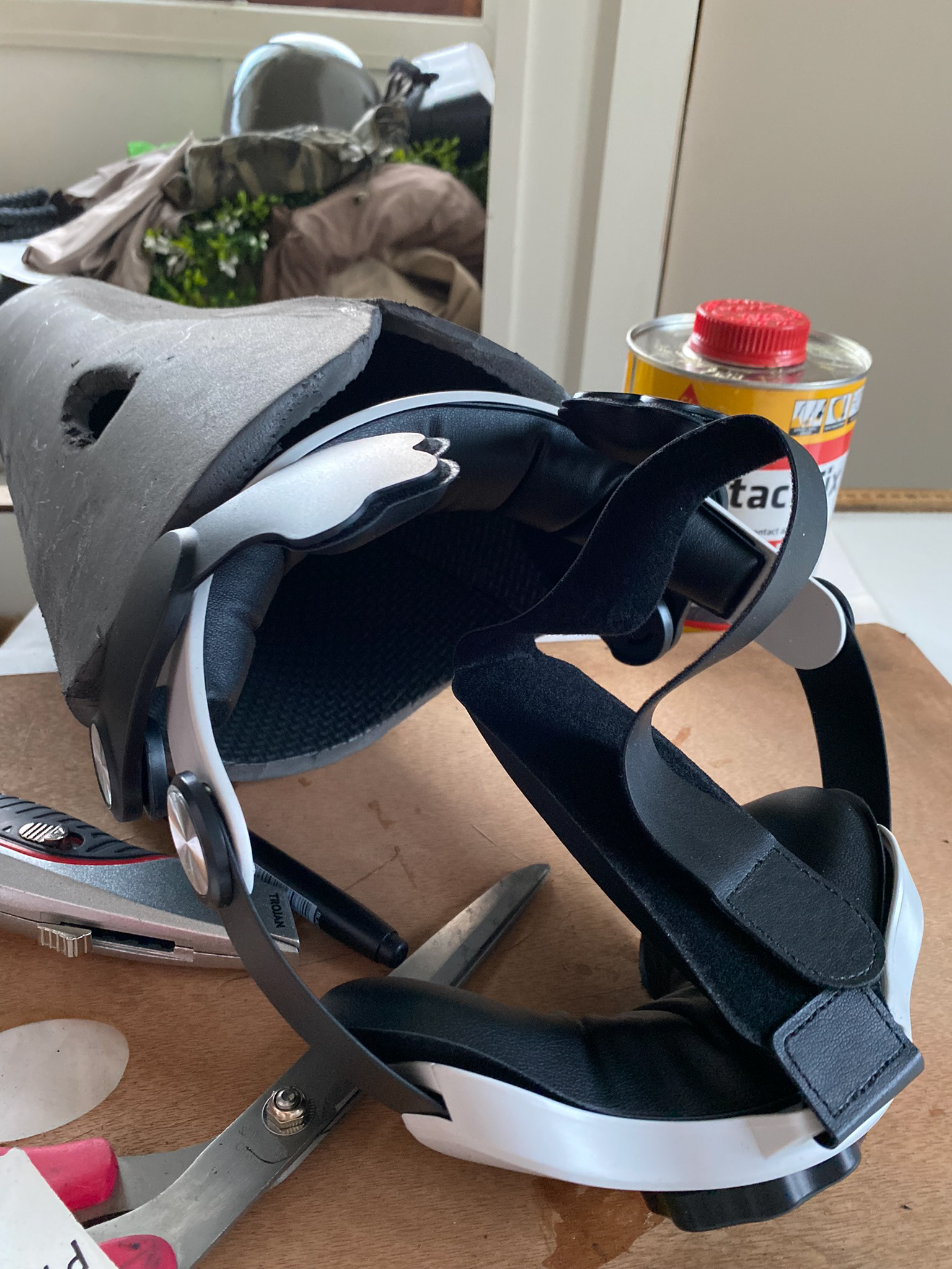 (2022). The VR headset accessory for Lada's mask. [Photograph].