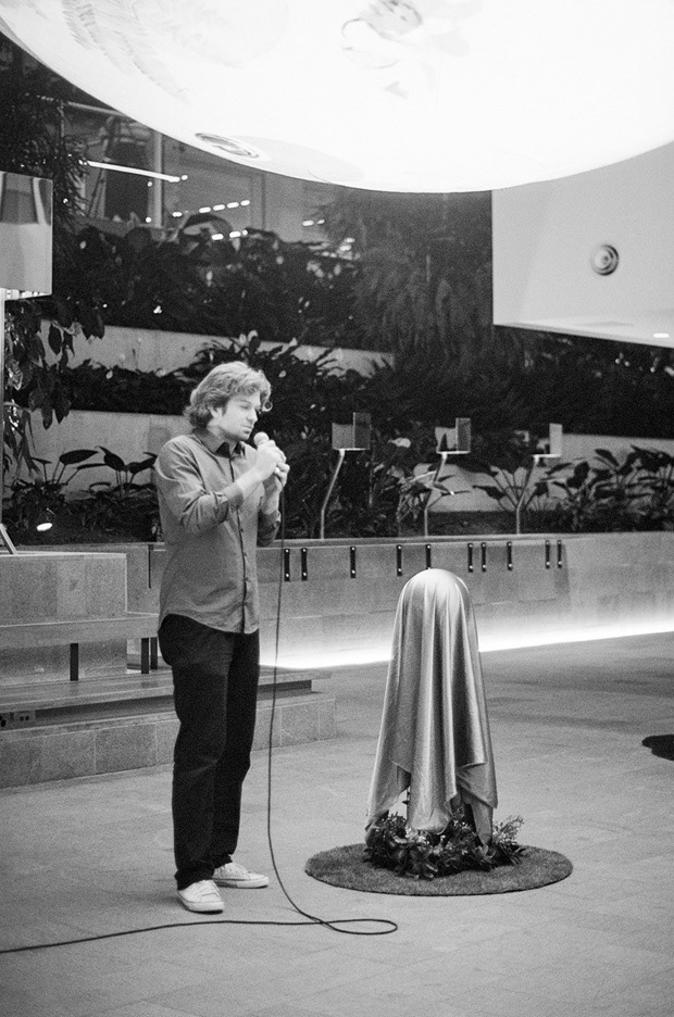 (2022). Beginning of the show. [Photograph]. Taken by Amy Sargeant.