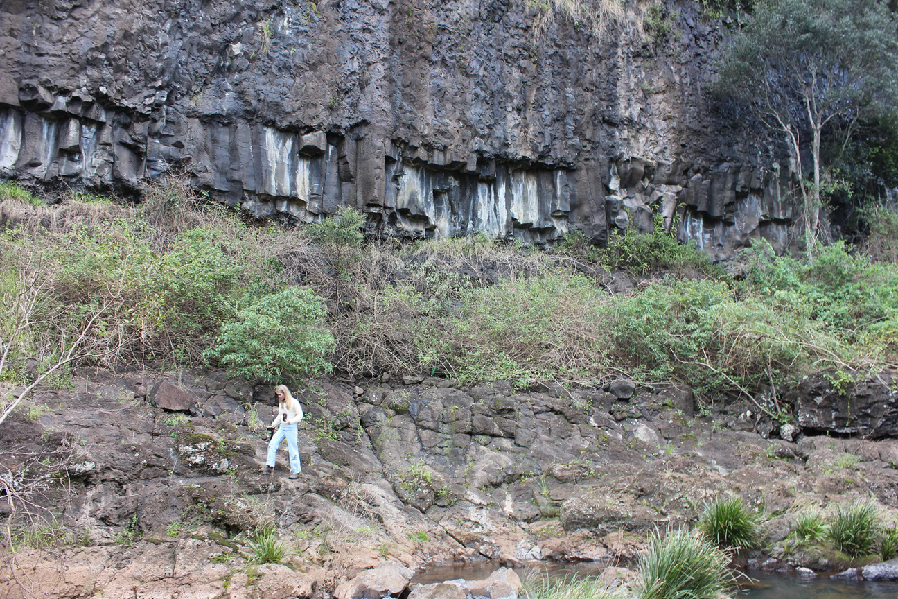 (2022). Basalt cliffs on the Obi Obi, Maleny. [photograph]. Taken by Author. 