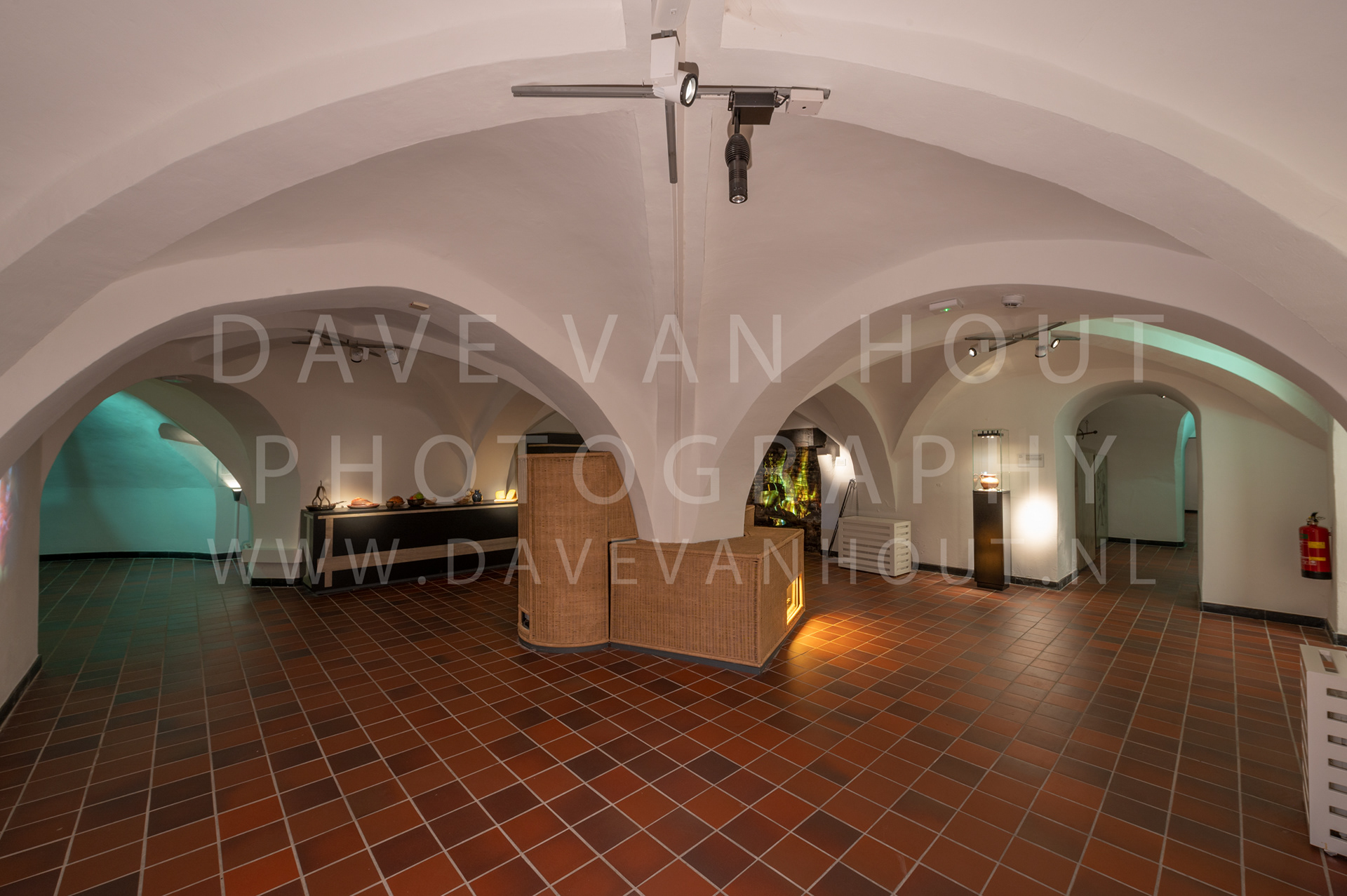 001 065  Kelder onder de grote zaal