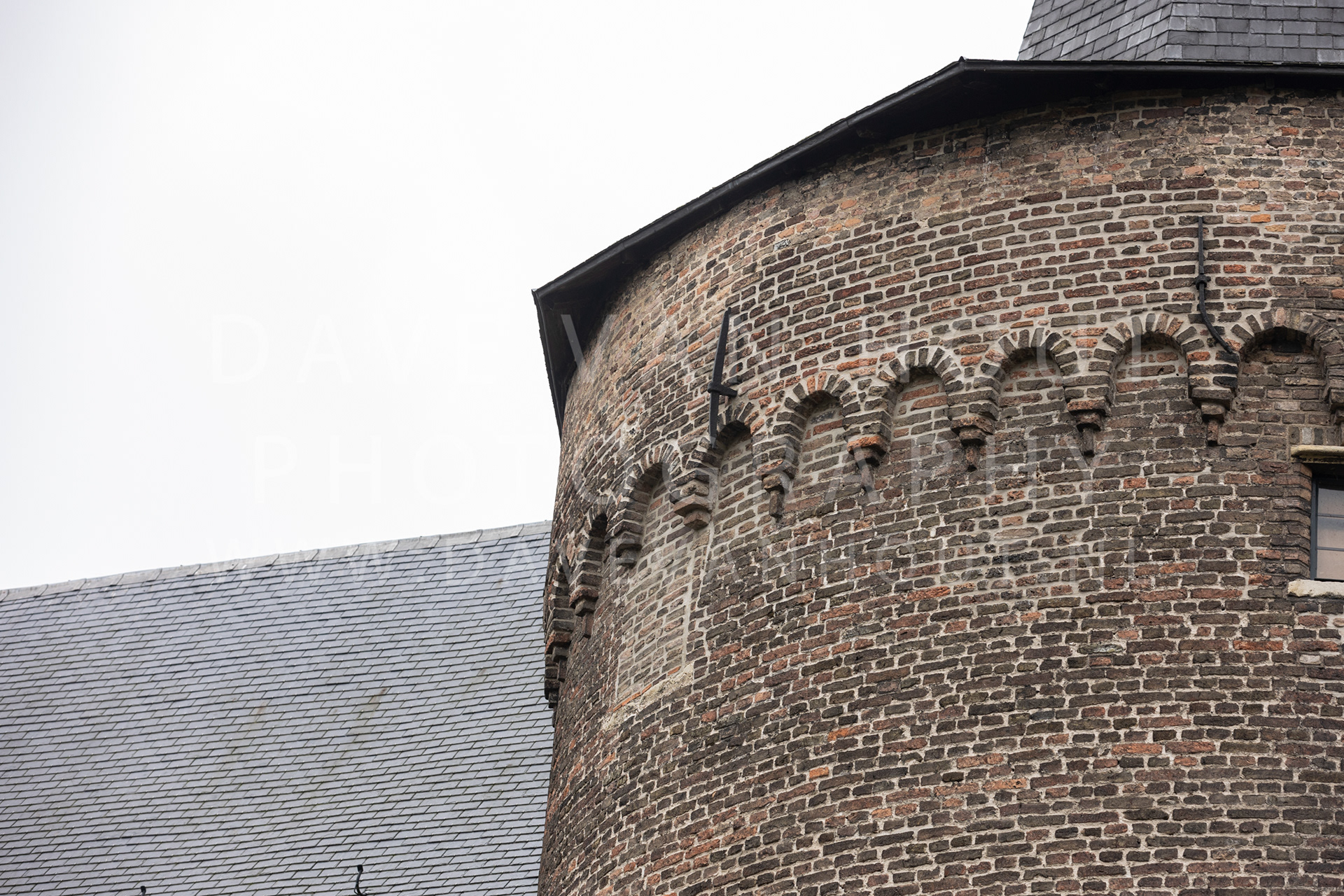 007 030 en 031 Voorgevel kasteel bouwsporen