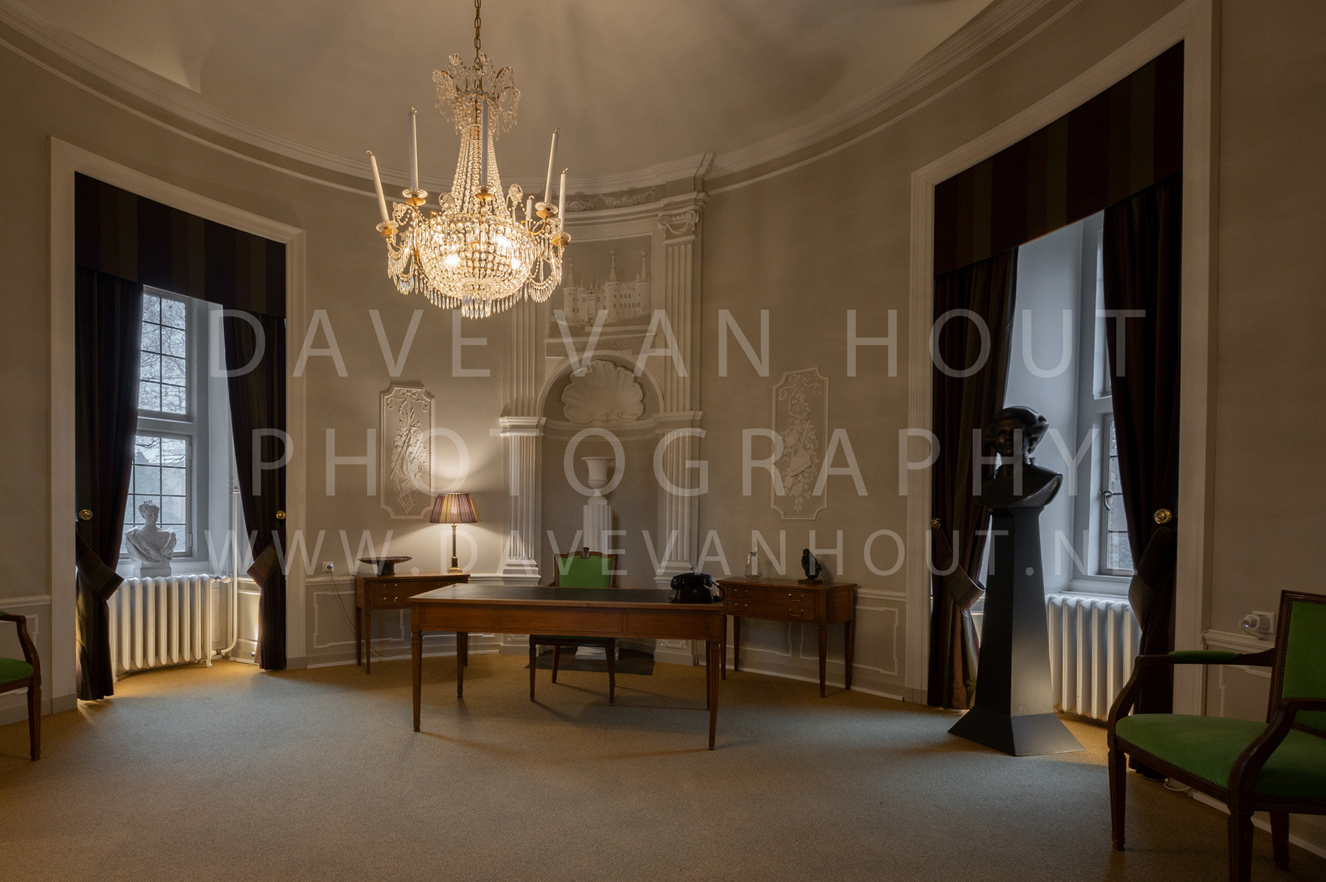003 090 Stucrelief mondaine kamer