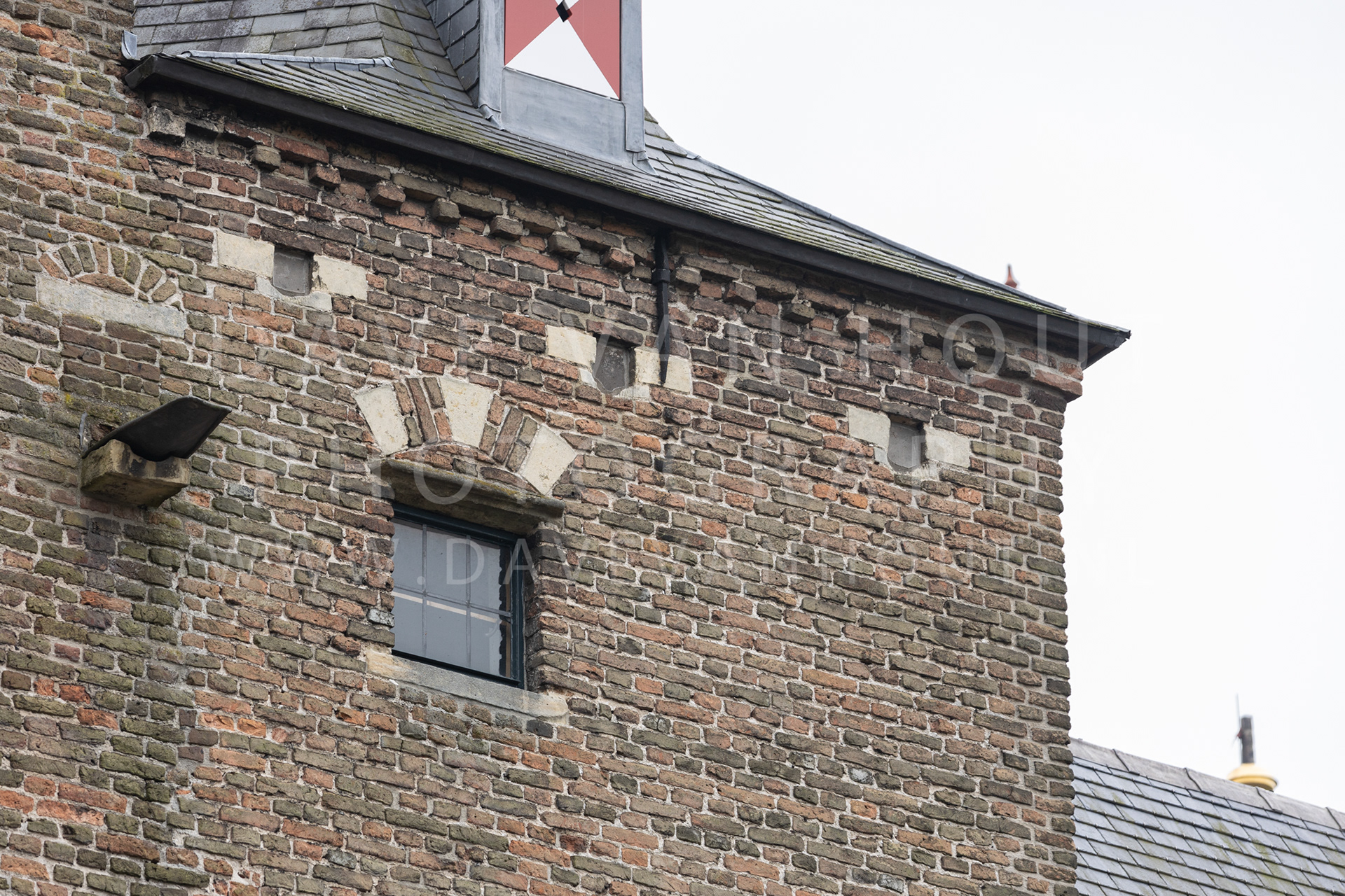 008 030 en 031 Voorgevel kasteel bouwsporen