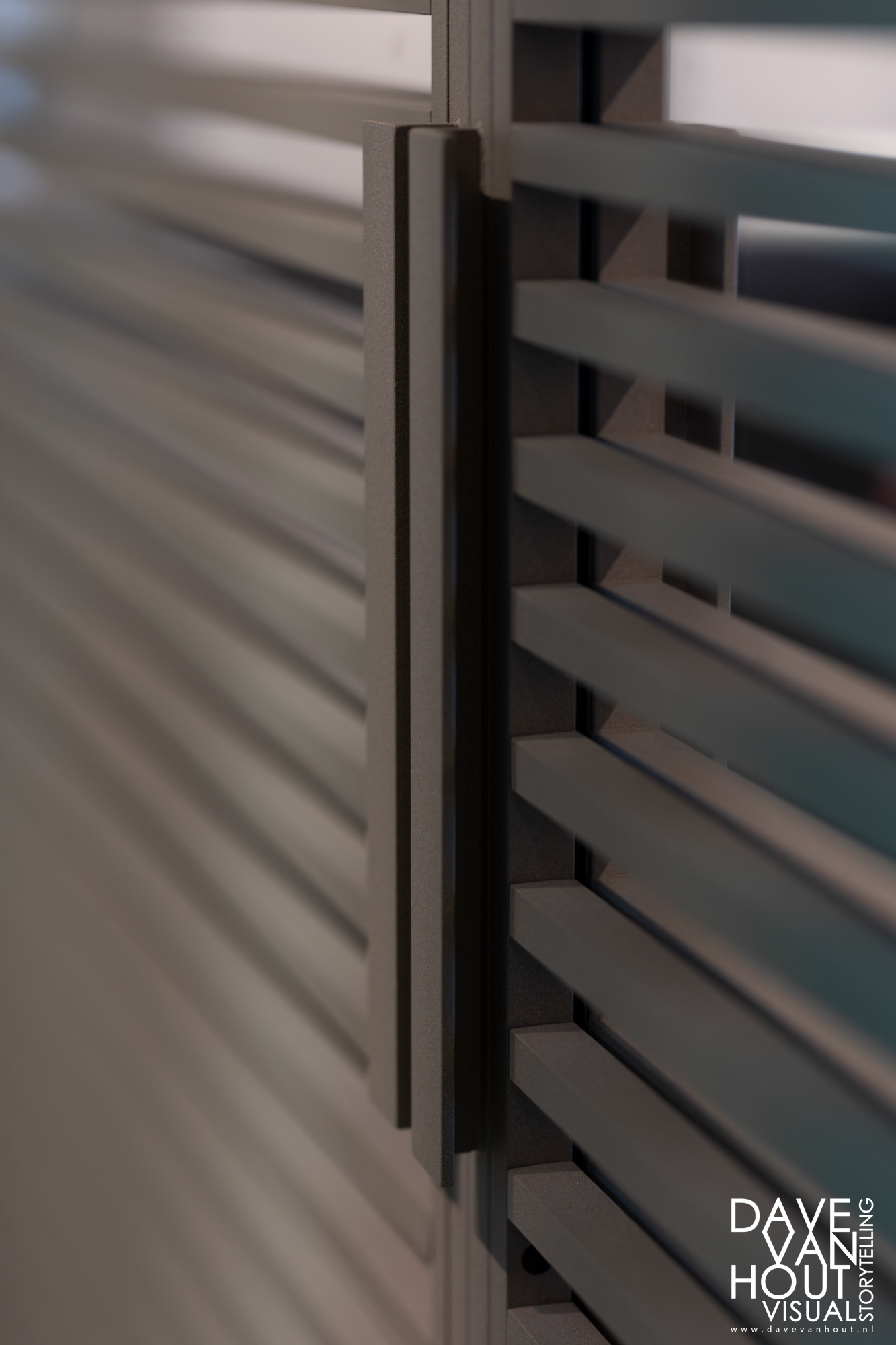 094