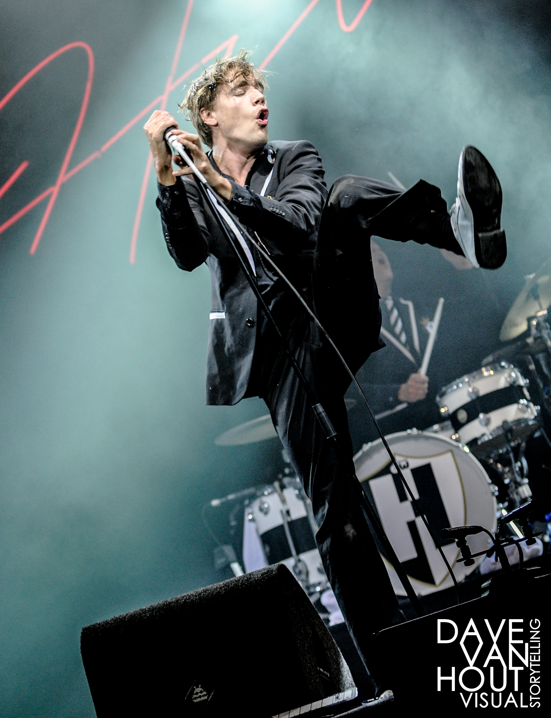 055 The Hives - Howlin' Pelle Almqvist - Lowlands 2008