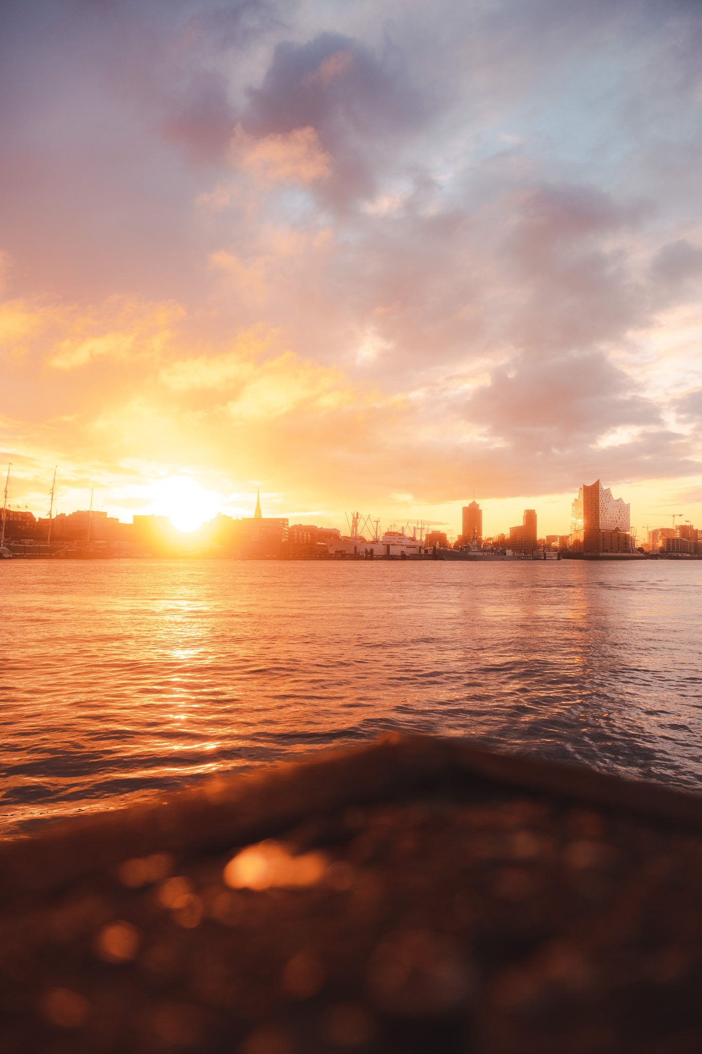 Sonnenaufgang über der Elbe