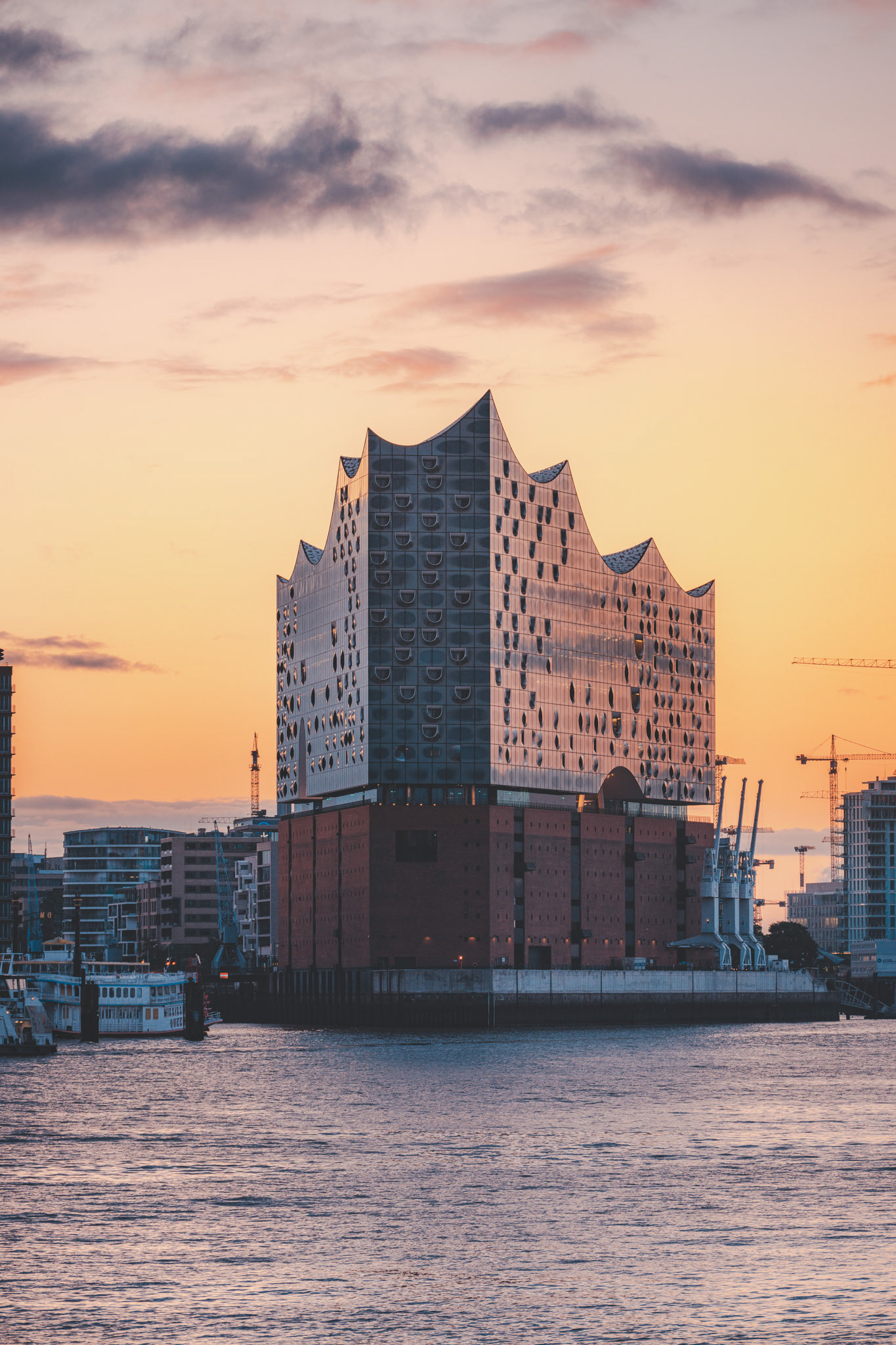 Elbphilharmonie zum Sonnenaufgang