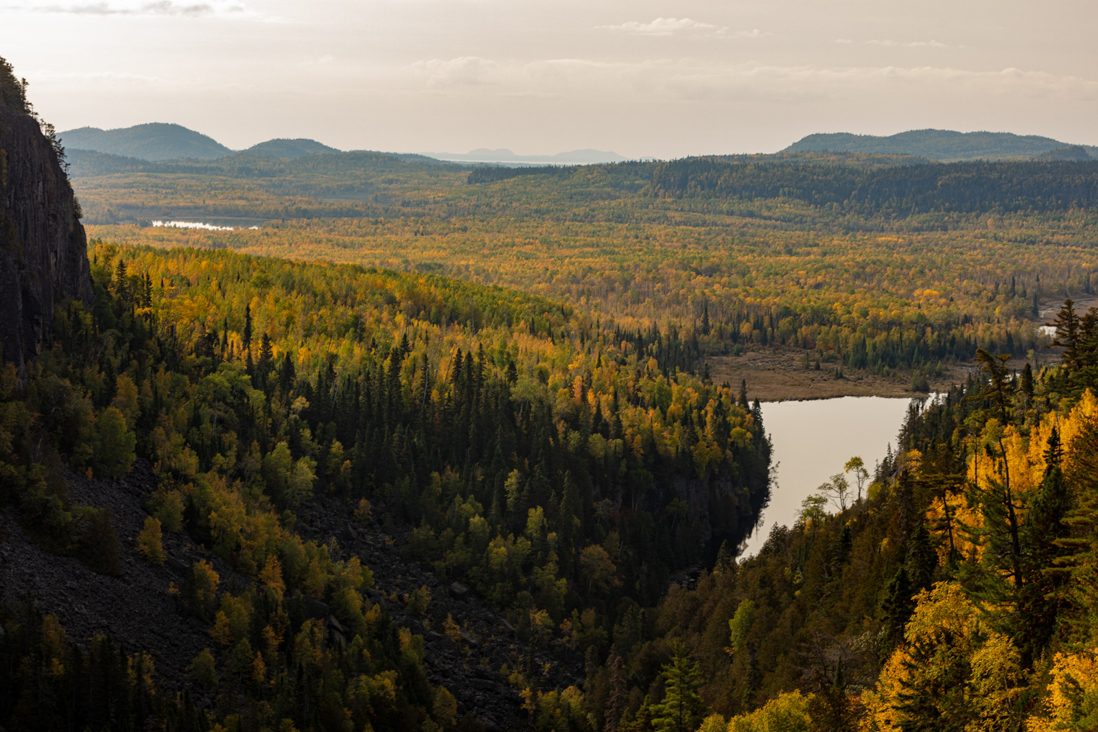  Ouimet Canyon Provincial Nature Reserve Park  •  Ouimet Canyon Trail