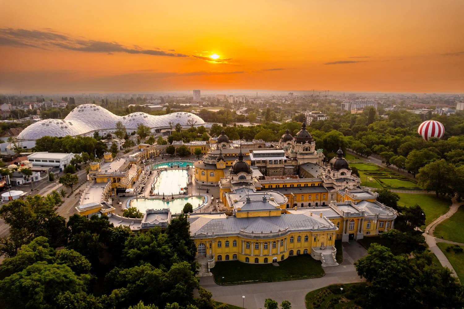 Budapest; Széchenyi thermal bath - DRONE PHOTOGRAPHY - DRÓN FOTÓZÁS - PHOTO: LÁSZLÓ ZSIGMOND
