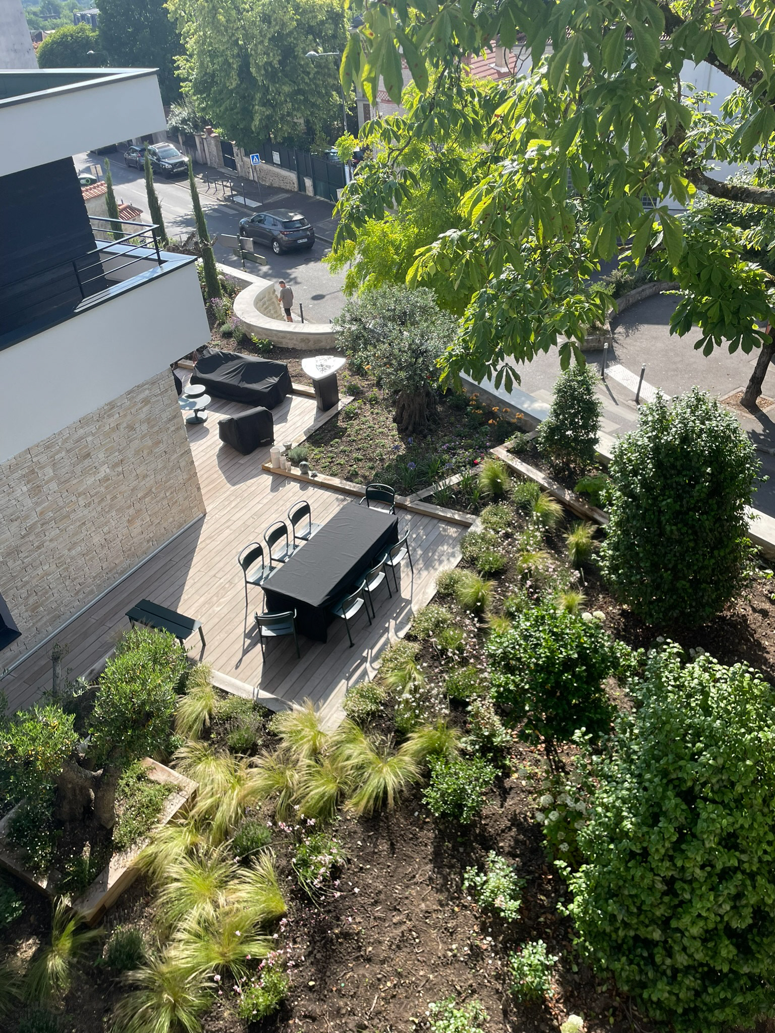 Rooftop garden on parking slab — aerial view, Meudon