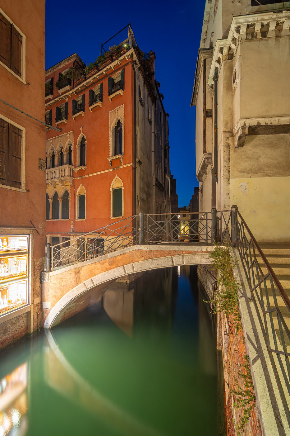 Brücke in Venedig bei Nacht