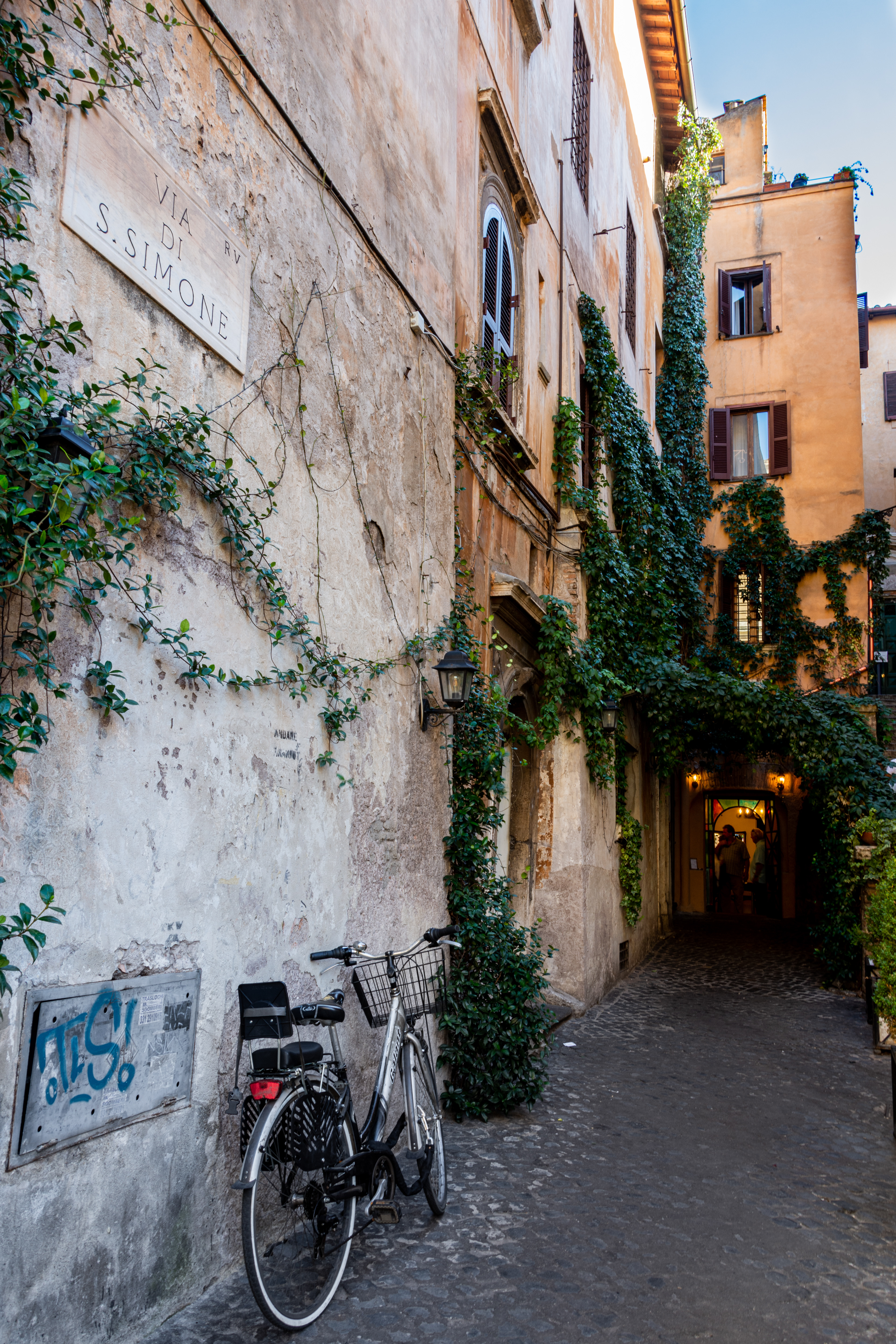 Small alley, Rome