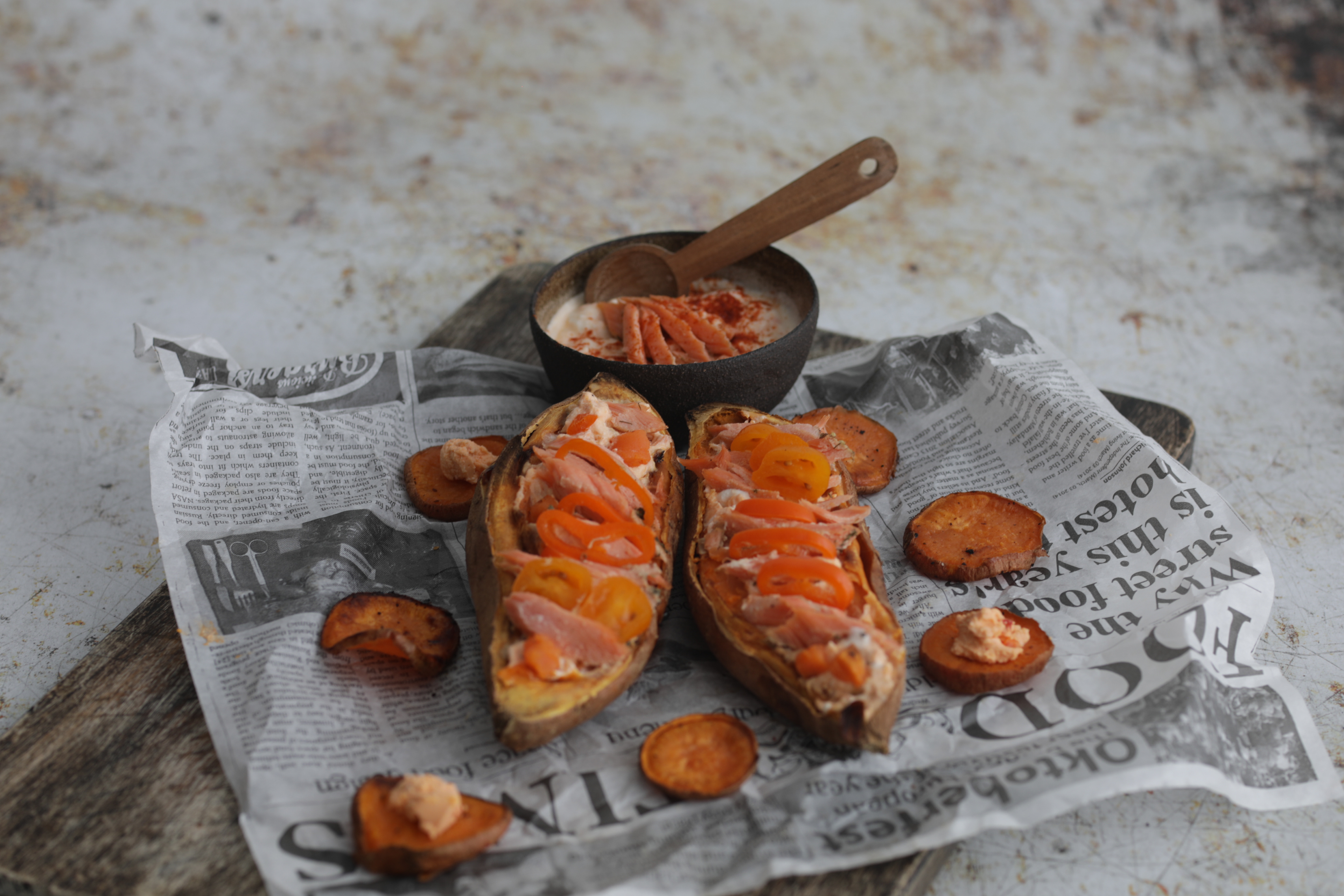 Uunibataattia savulohitäytteellä