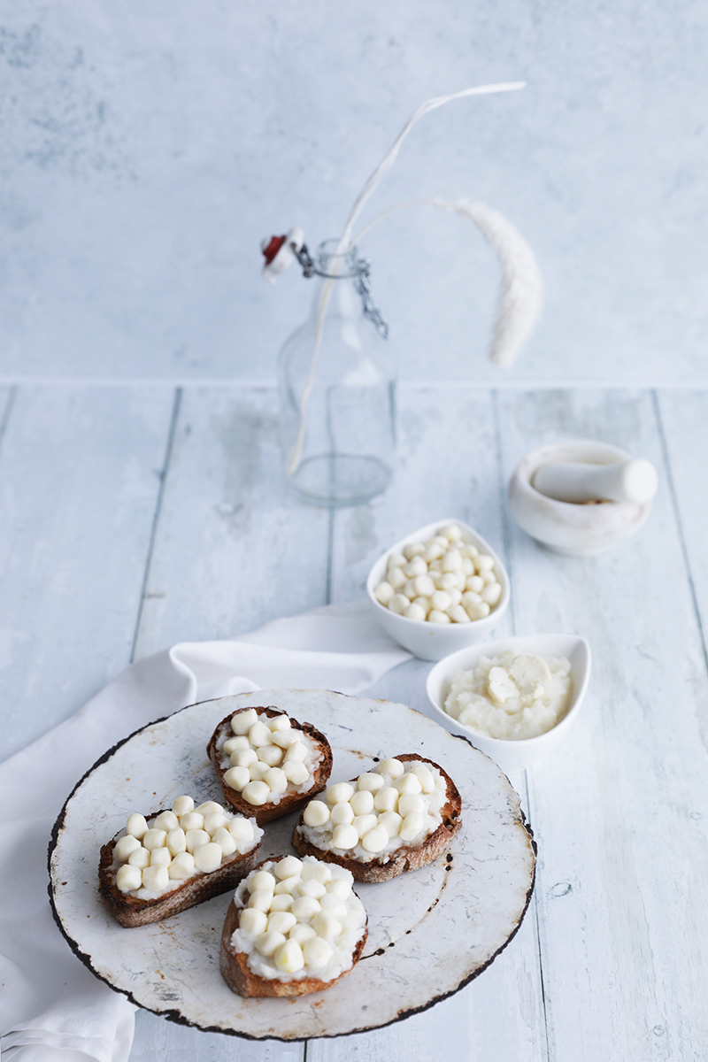 Mozzarellaleivät kukkakaalipestolla