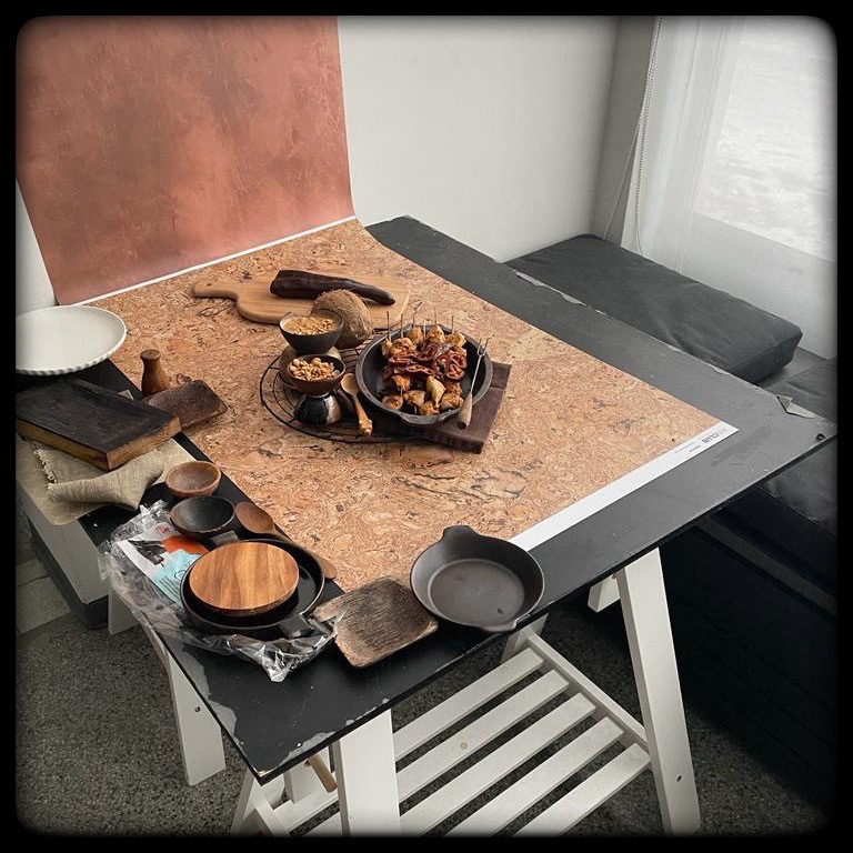 Kanavartaat ja Satay-kastike -set up