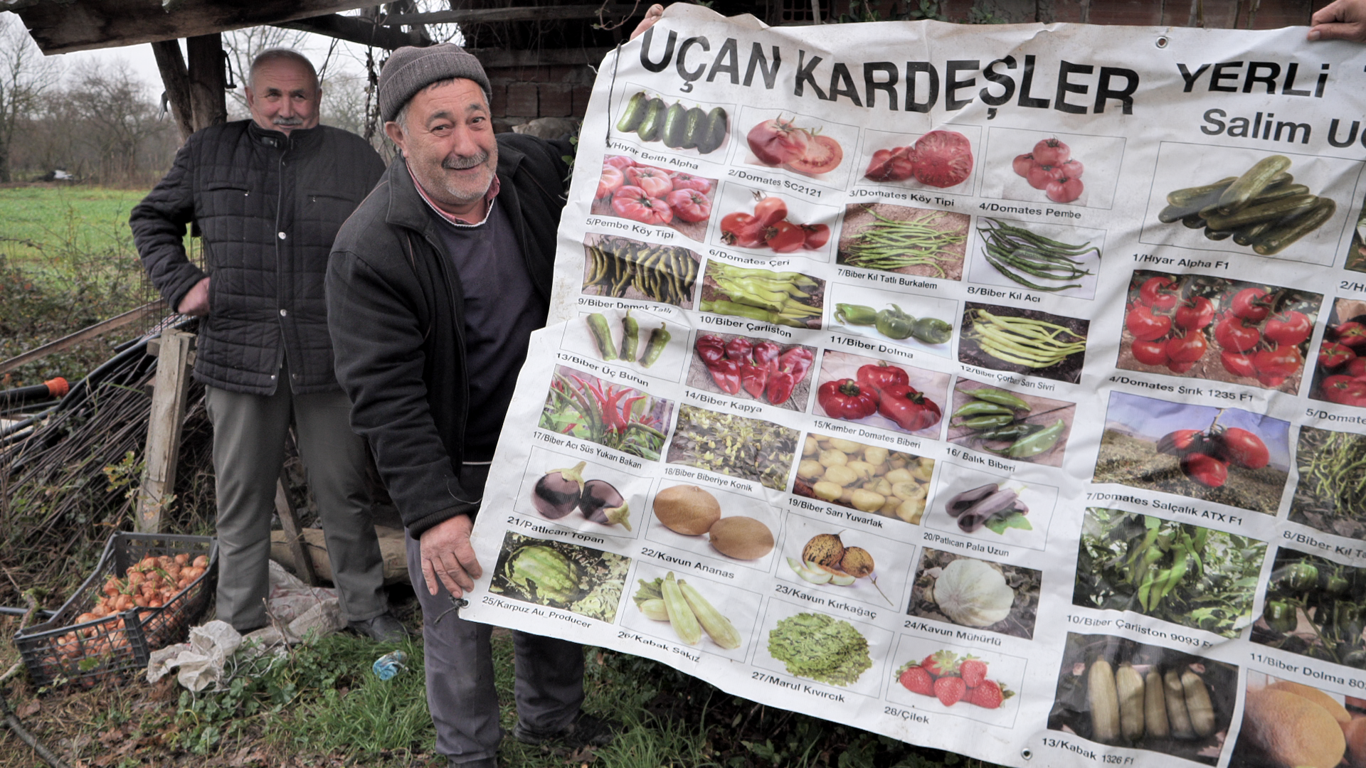 Le fermier Ahmet et les semences qu'il sème sur ses parcelles à Ürünlü.