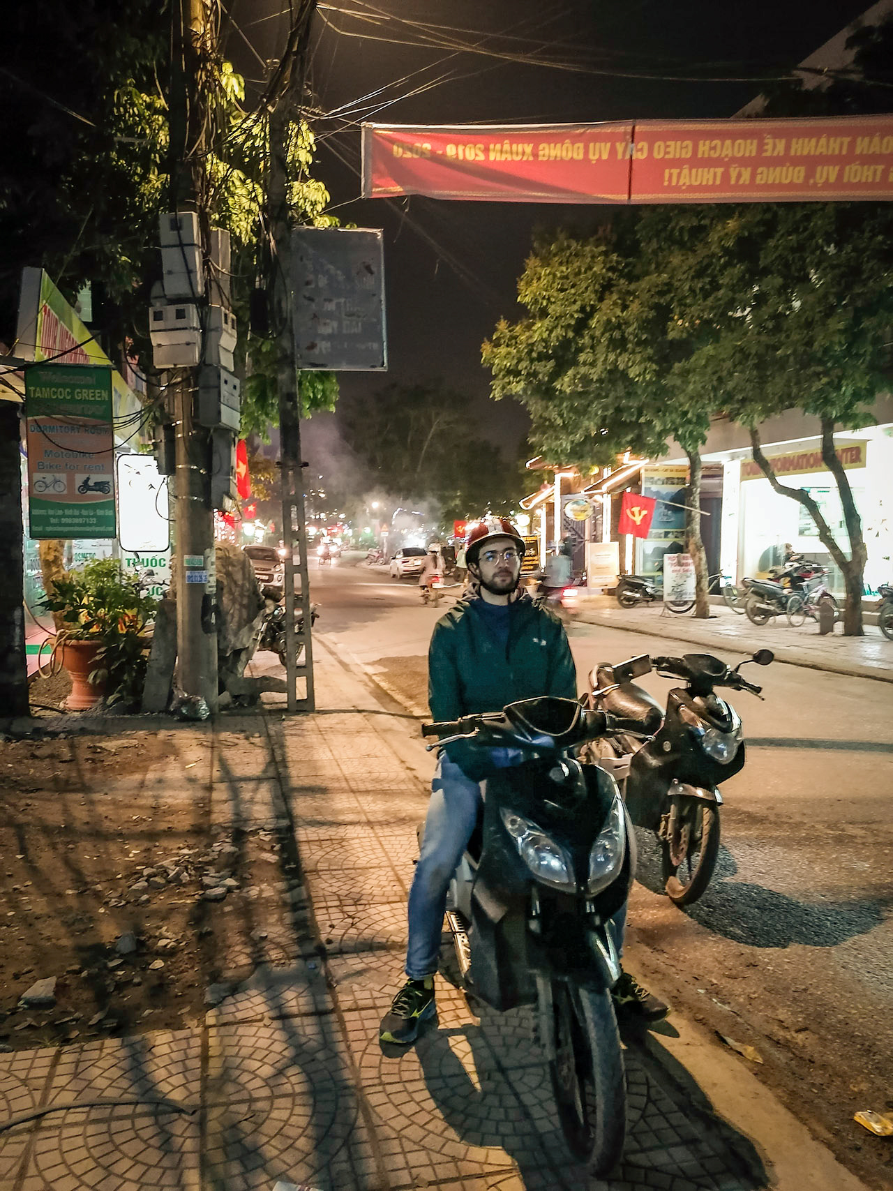 Ich und mein Nouvo in Tam Cốc.
