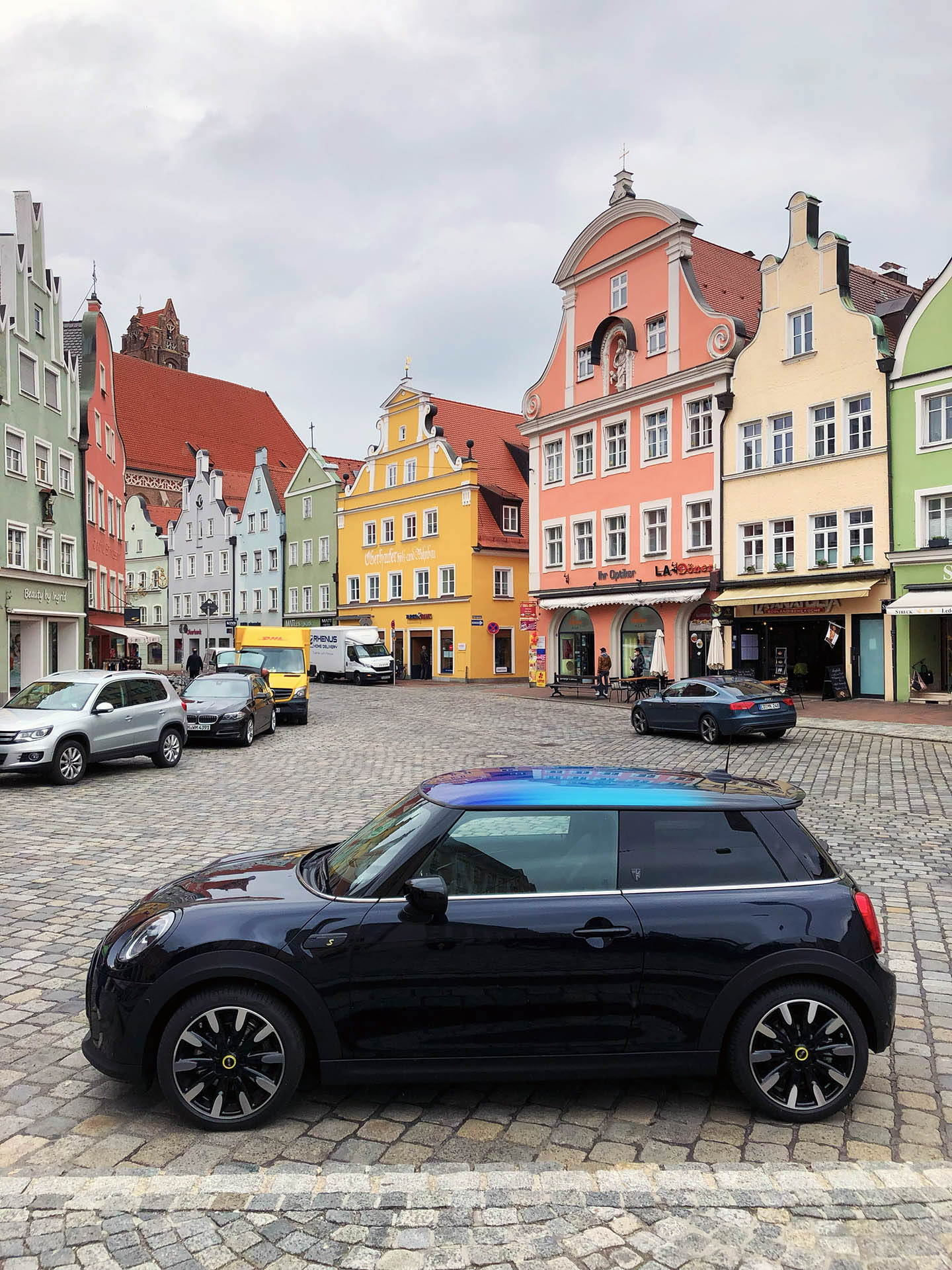 Der Mini Cooper SE in Landshut.