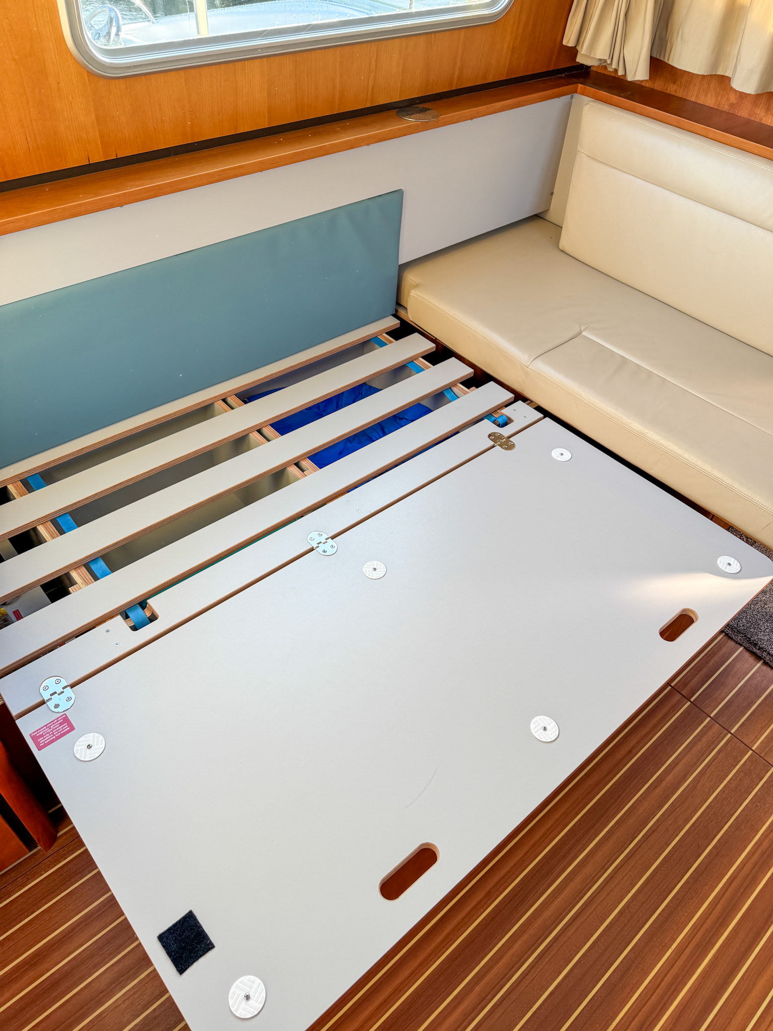 Pull out the 'Easysleep' bed