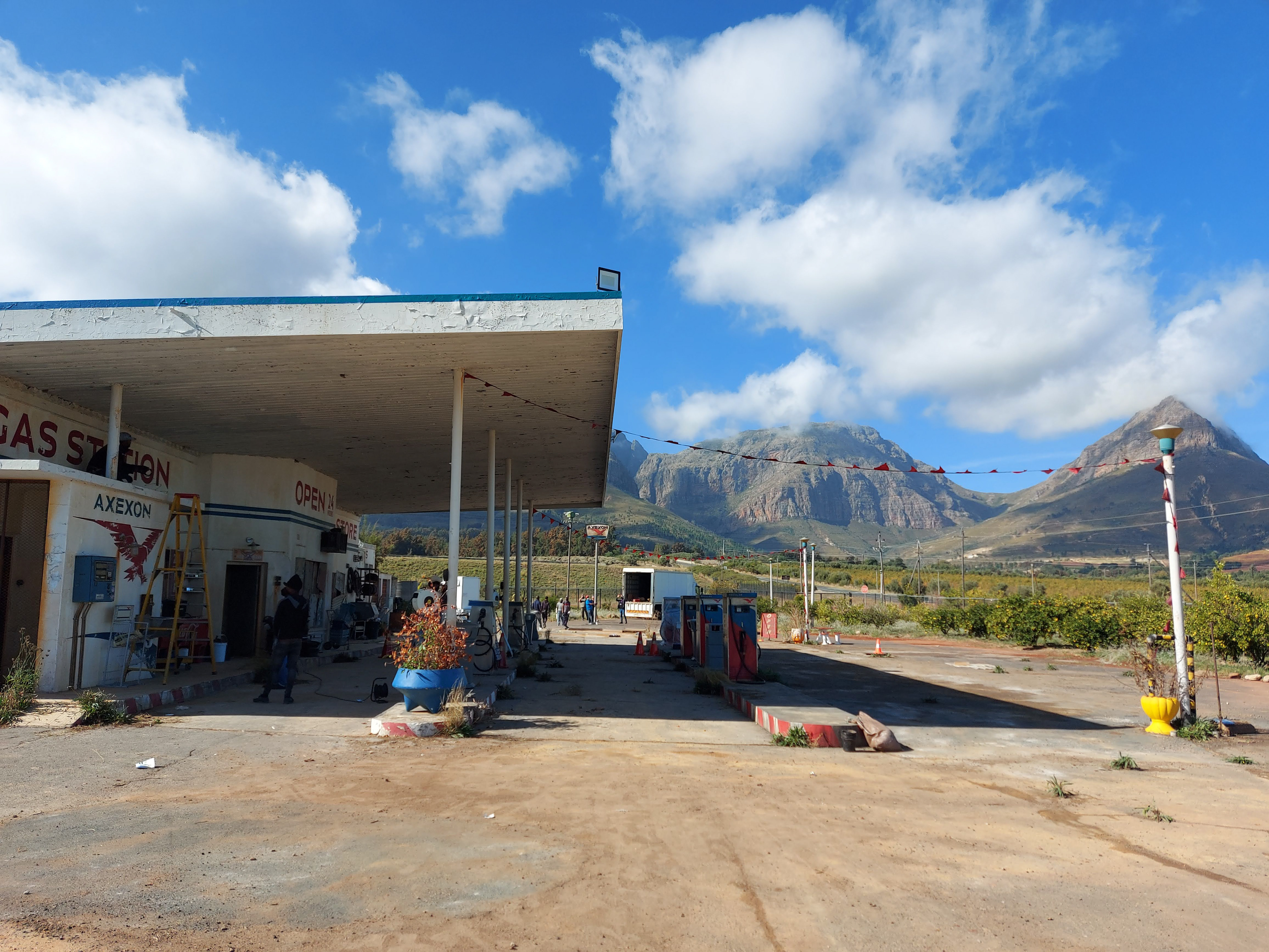 Invasion, Season 2: Abandoned Gas Station