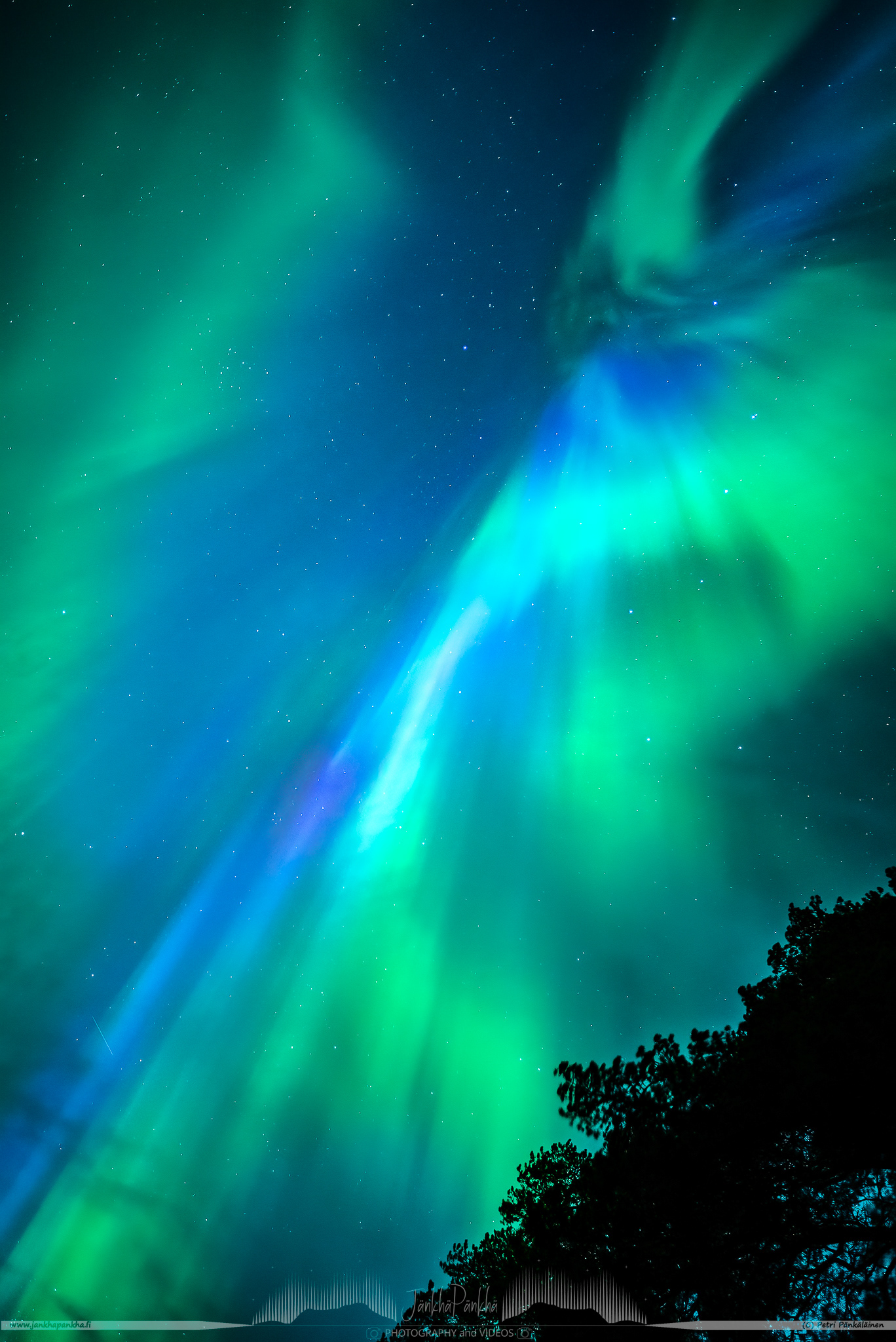 A very strong G3 and KP7 geomagnetic storm and blue northern lights in Vihtijärvi, Vihti in Finland. This is my regular spot in Southern Finland to hunt the northern lights. It is only 45min from my home and dark enough.