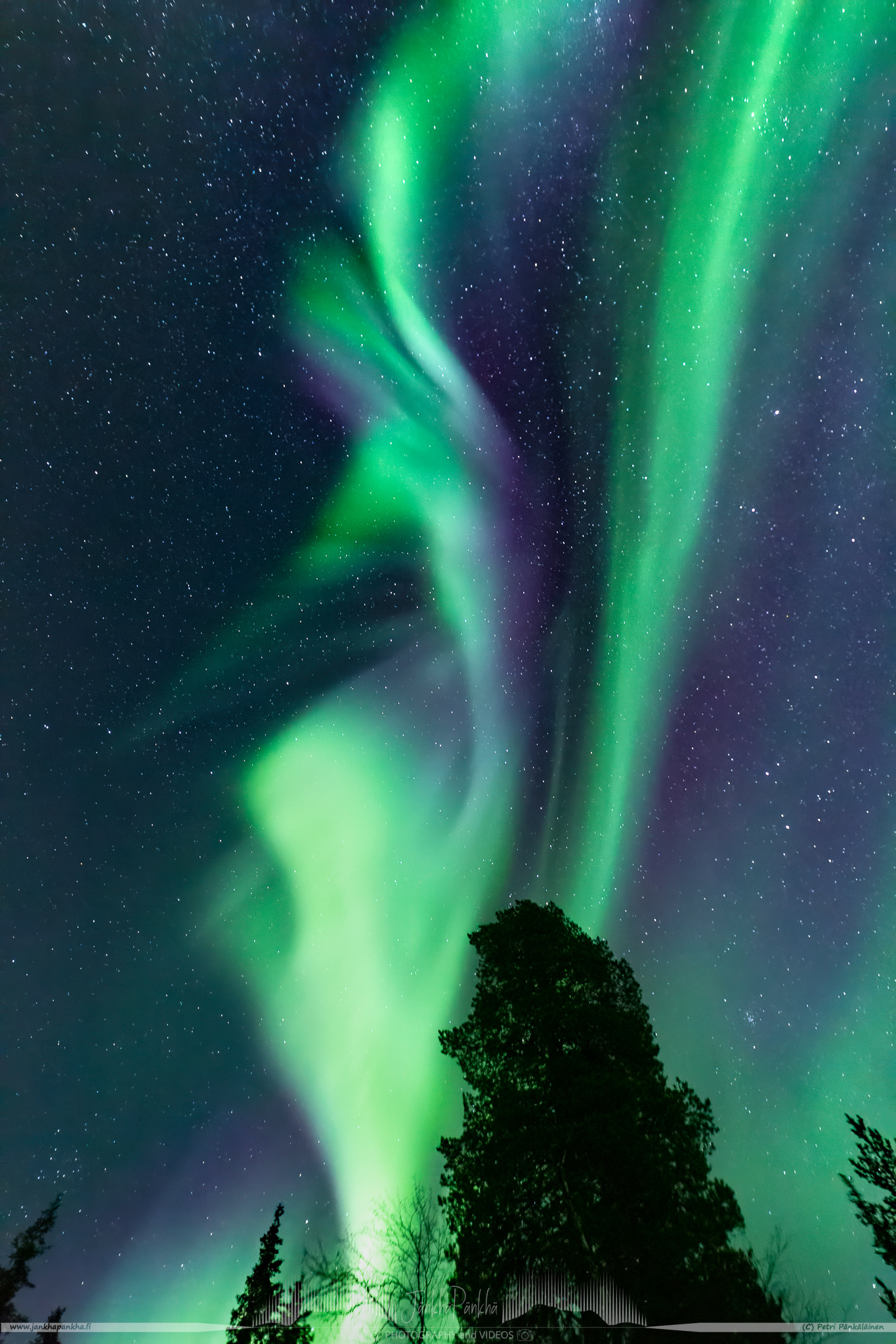 Full sky northern lights corona over the lake Pallasjärvi in Finland. The photo is from the Punainenhiekka hut. The  Punainenhiekka Day-use Hut is situated at the south end of Lake Pallasjärvi.