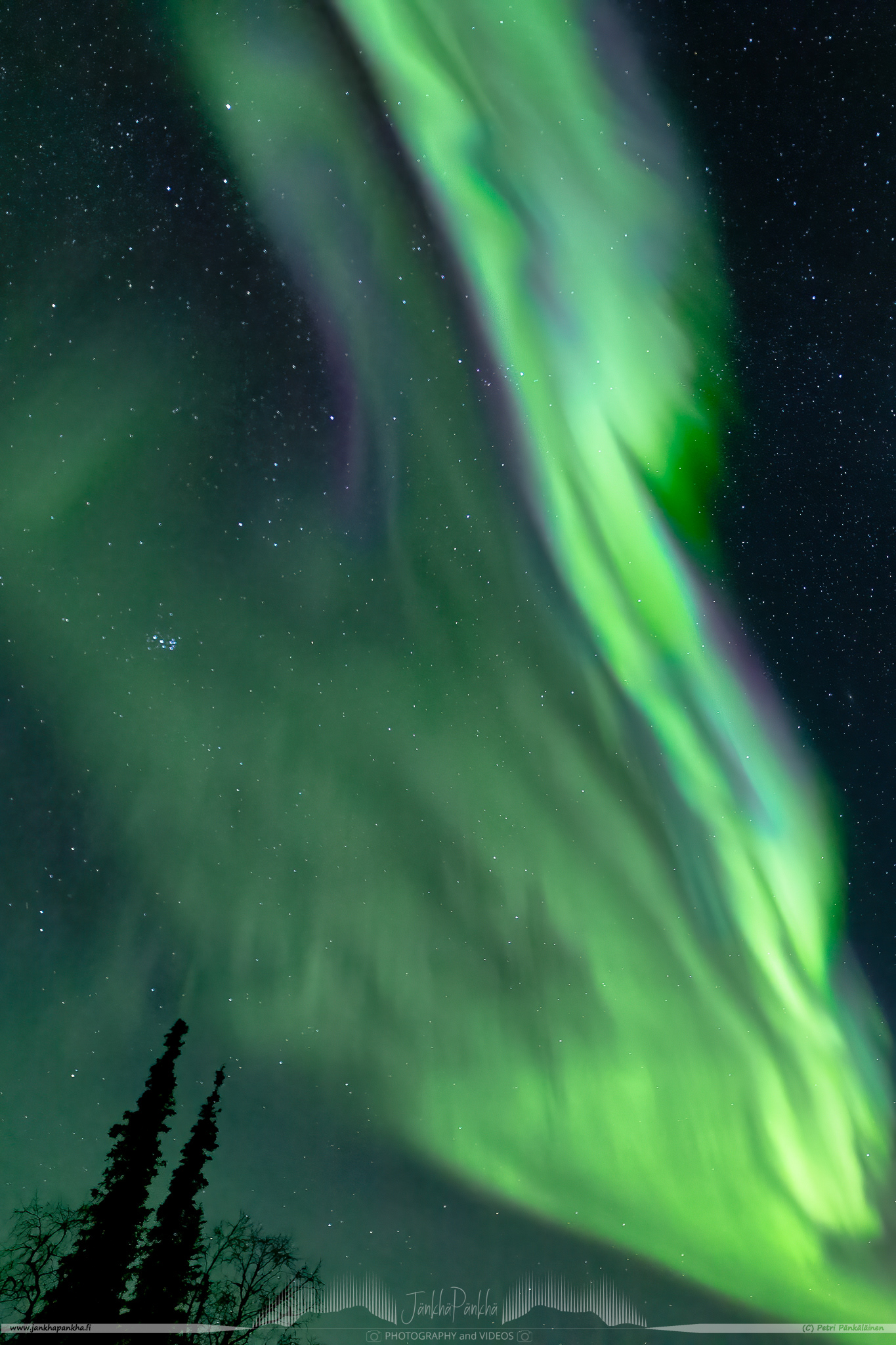 Full sky northern lights over the lake Pallasjärvi in Finland. The photo is from the Punainenhiekka hut. The  Punainenhiekka Day-use Hut is situated at the south end of Lake Pallasjärvi.