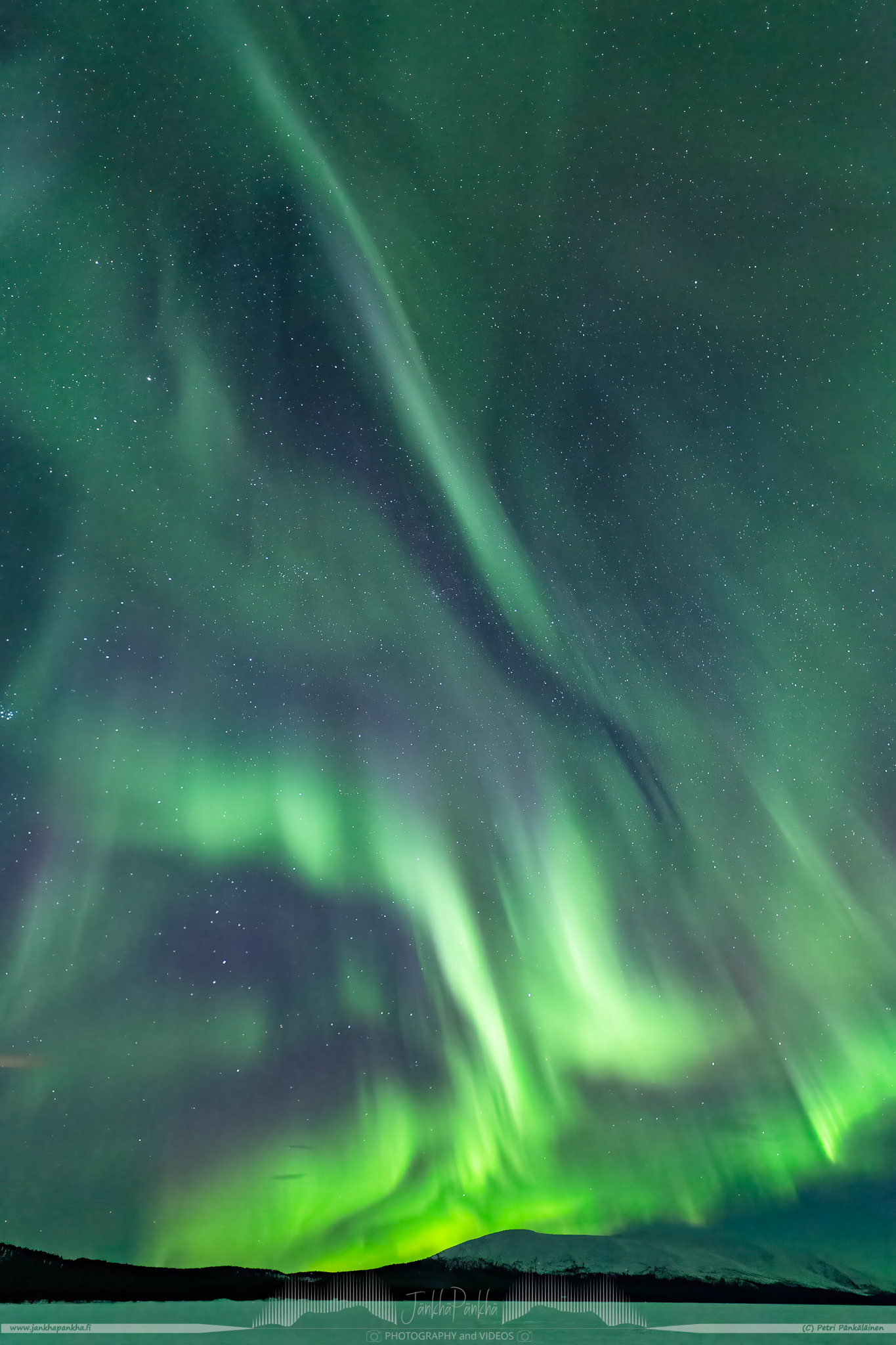 Full sky northern lights over the lake Pallasjärvi in Finland. The photo is from the Punainenhiekka hut. The  Punainenhiekka Day-use Hut is situated at the south end of Lake Pallasjärvi.