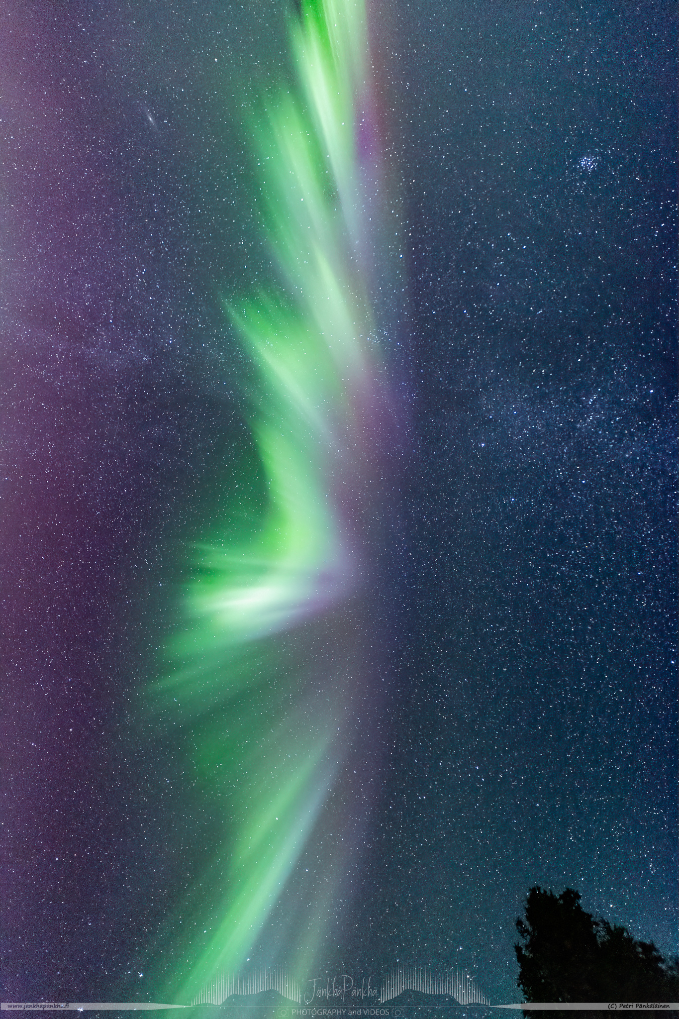 Full sky northern lights corona over the lake Pallasjärvi in Finland. The photo is from the Punainenhiekka hut. The  Punainenhiekka Day-use Hut is situated at the south end of Lake Pallasjärvi.