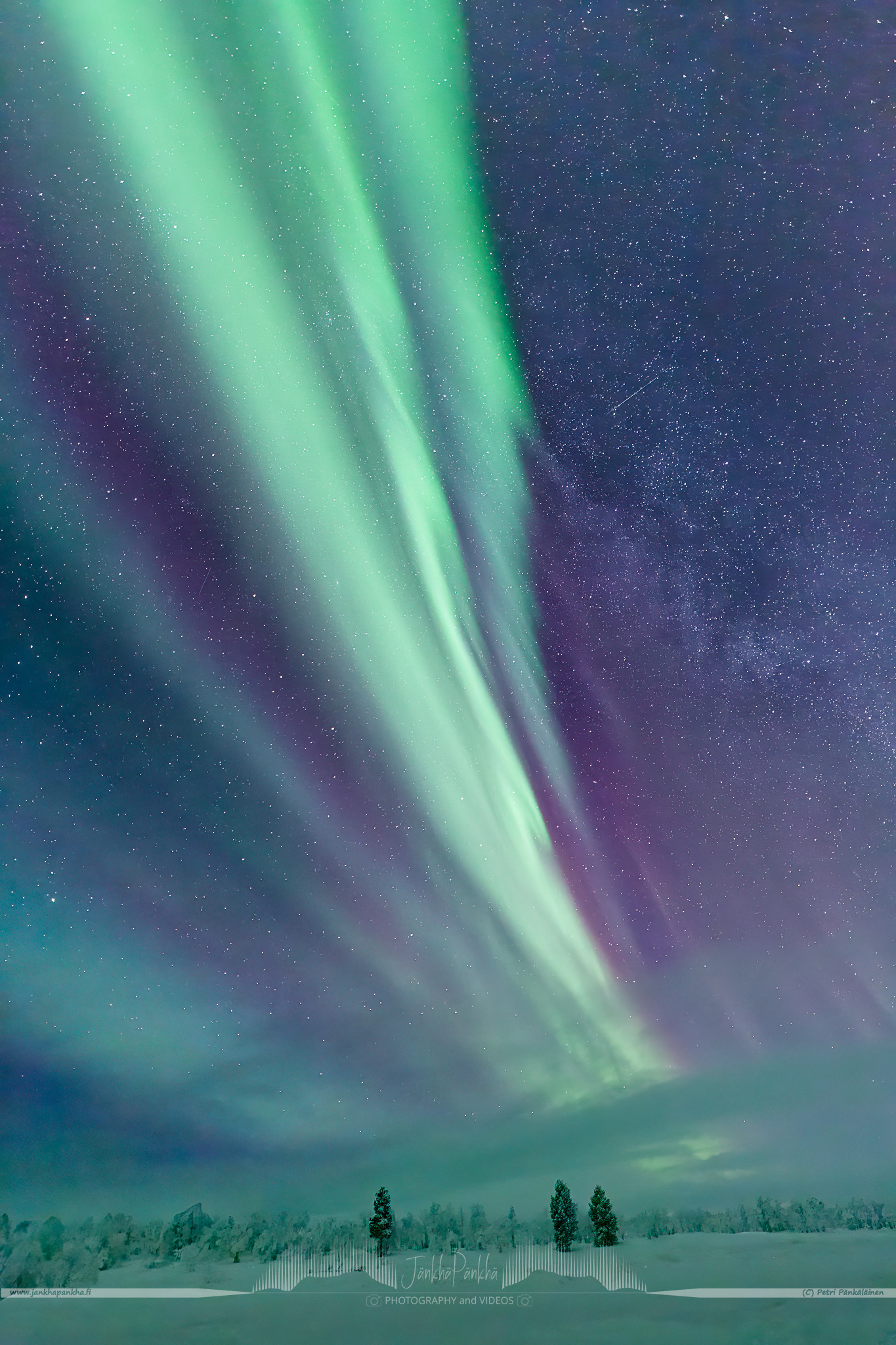 Magenta and green northern lights with the Milkyway in Kaamanen, Inari