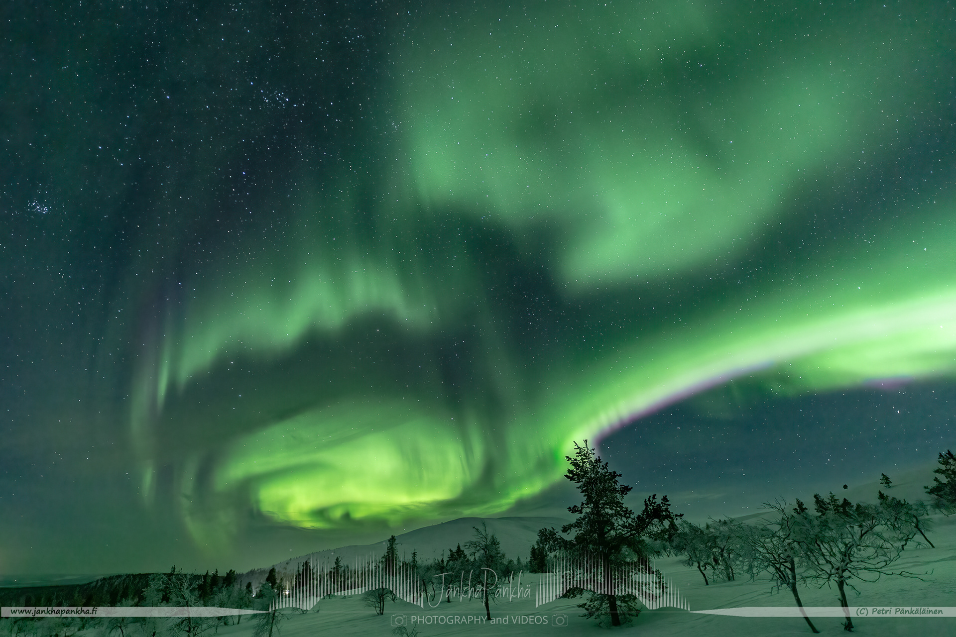 Northern lights over the Pallastunturi fell and Lapland Hotel Pallastunturi in Finland.