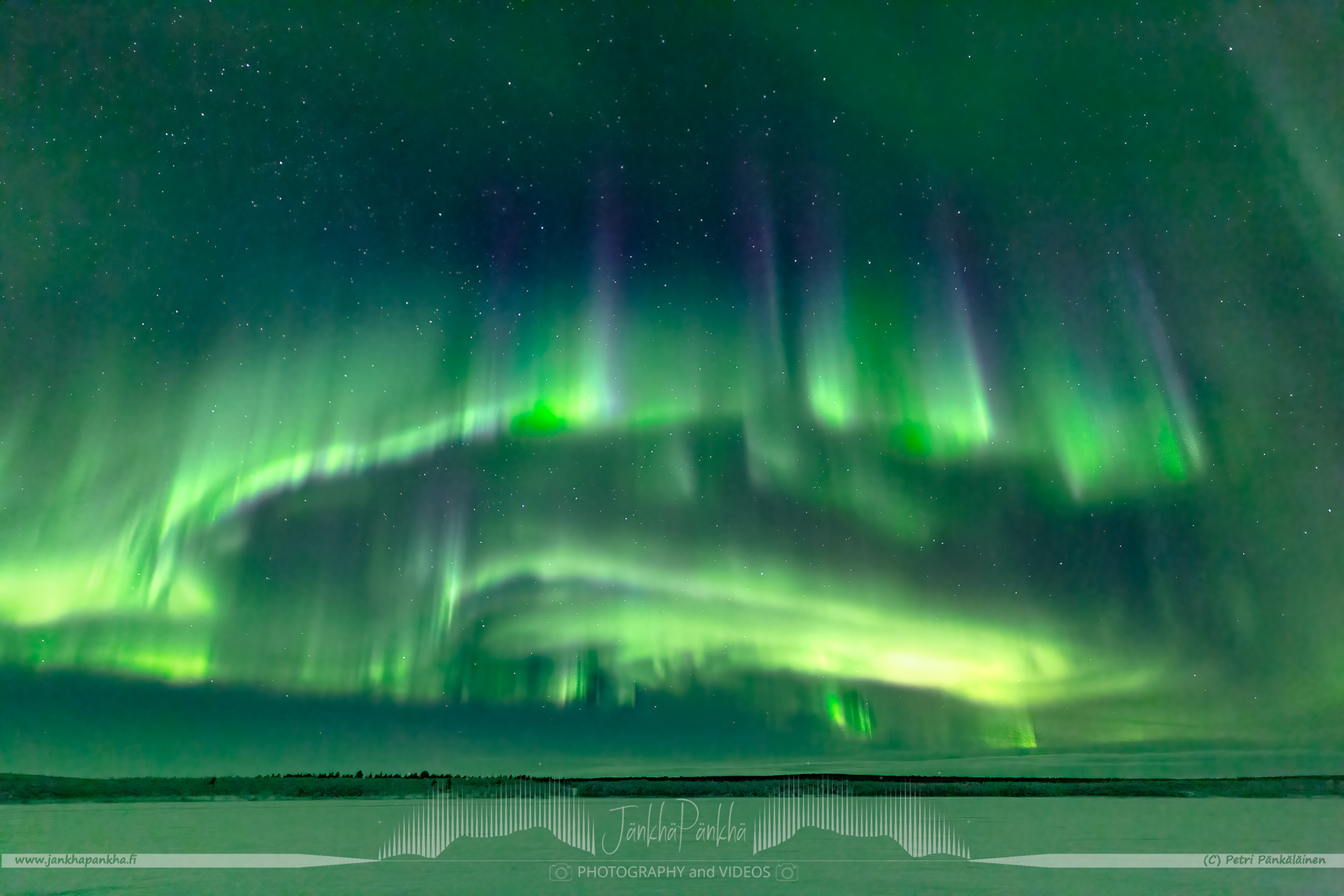 Fastly moving northern lights with magenta rays in Nunnanen, Enontekiö in Finland
