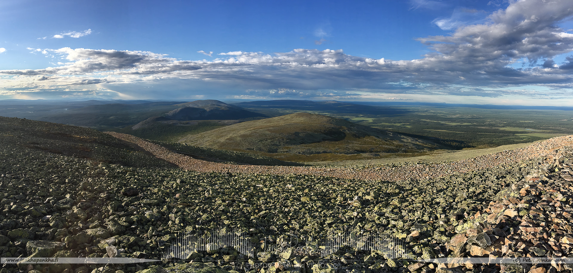 Midsummer evening from the Yllästunturi fell towards the Kesänkitunturi and Lainio fells.