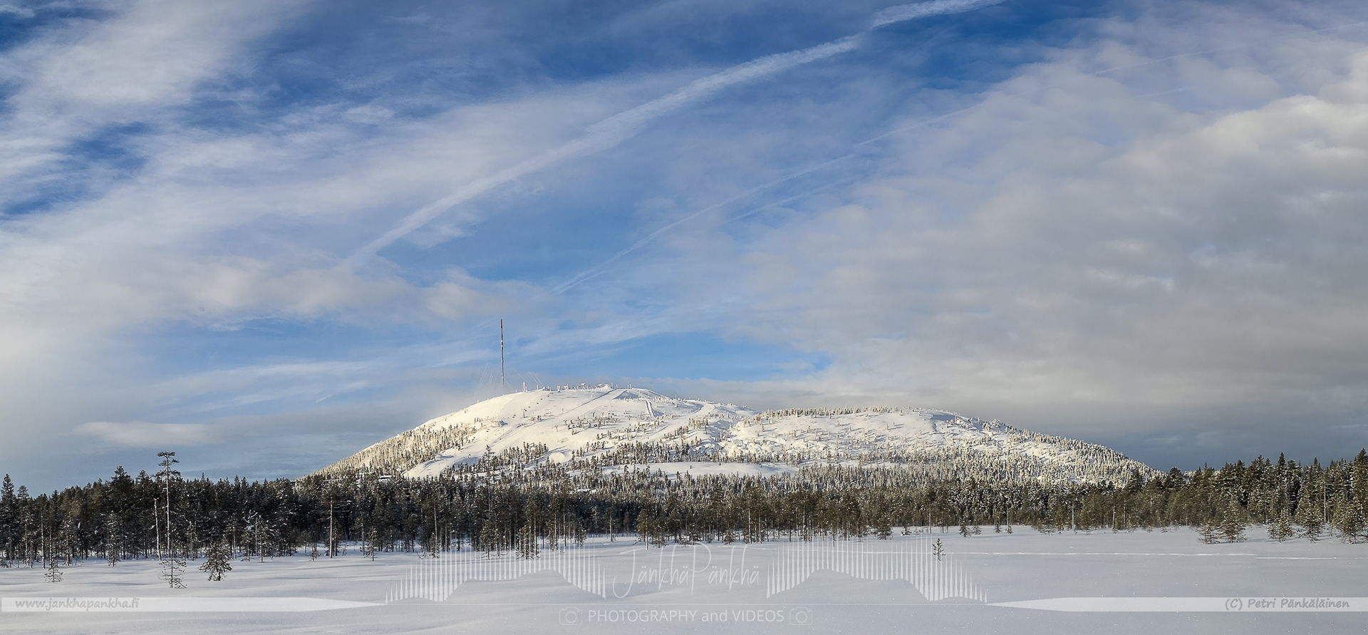 Winterholiday week 8 in Pyhätunturi Finland. A view from the cottage Villajänkhälä @villajankhala towards the ski resort and Tajukangas.