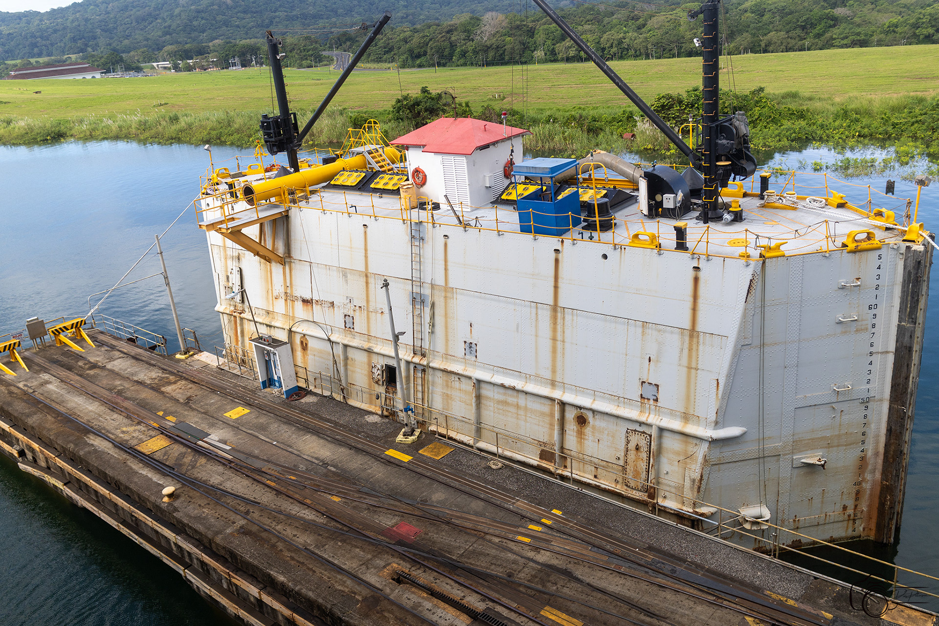 Mule Switches End of Gatun Locks