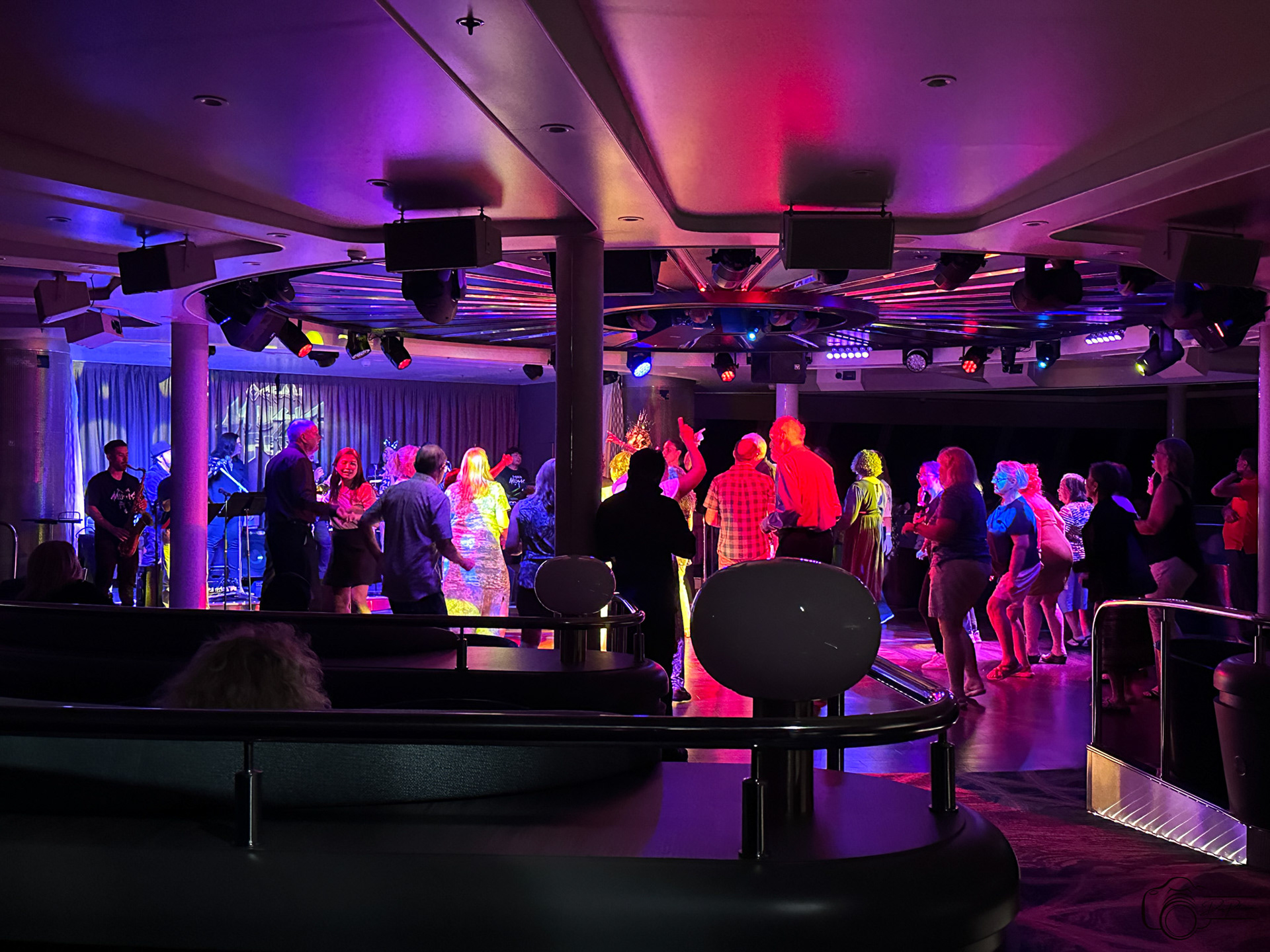 NCL Gem Spinnaker Lounge