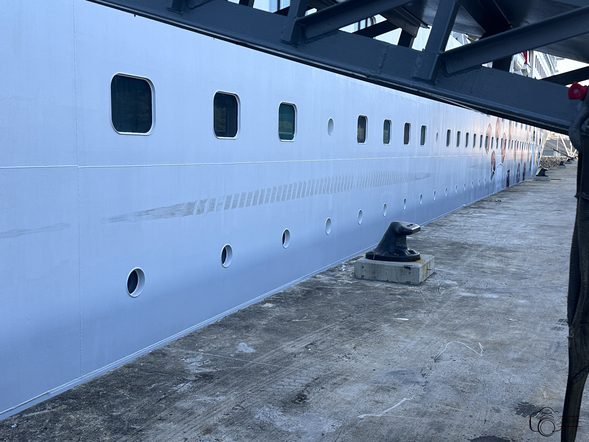 Marks on cruise ship from Contact with Barriers in Locks