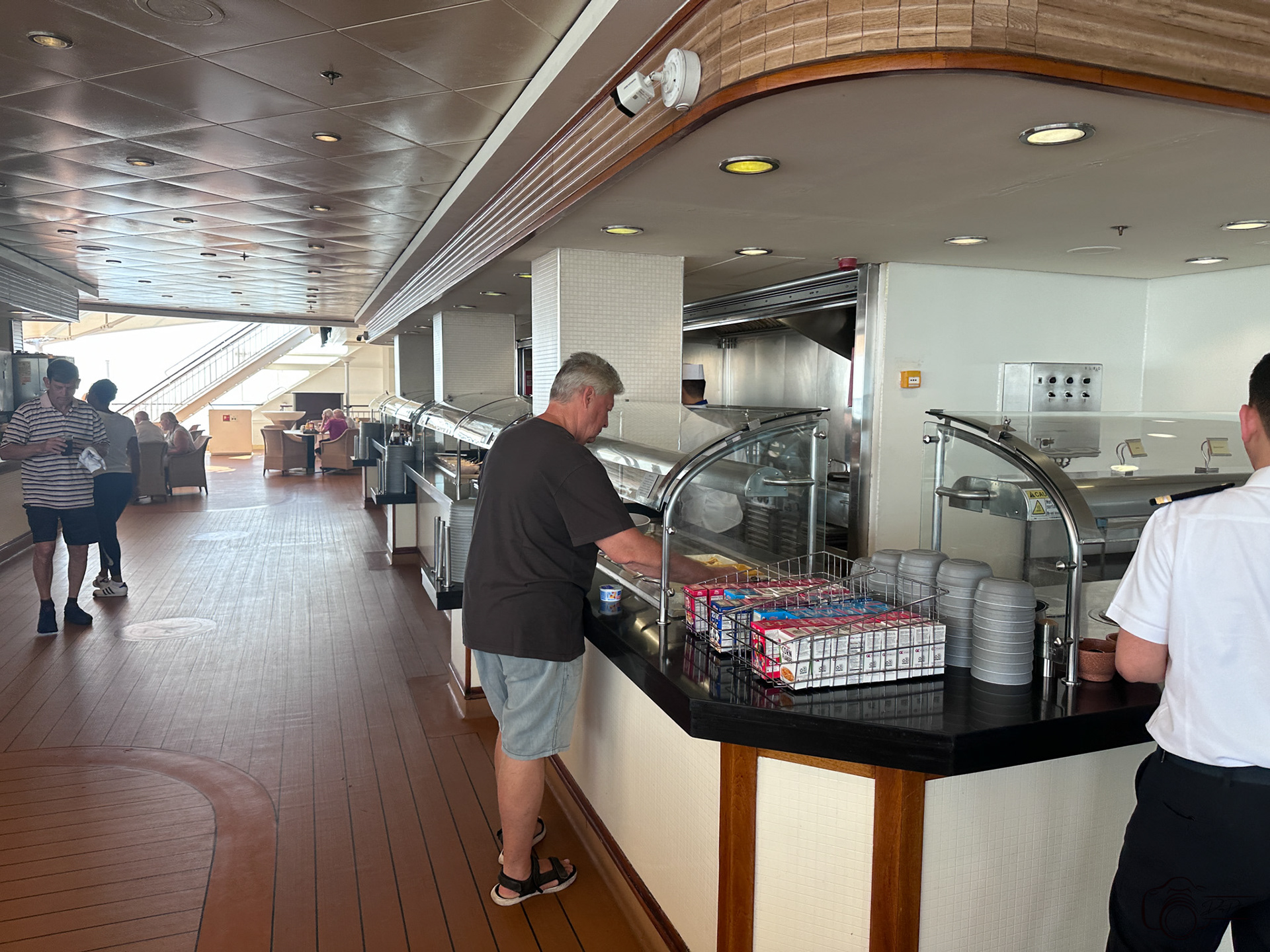 Great Outdoors Bar & Breakfast Buffet